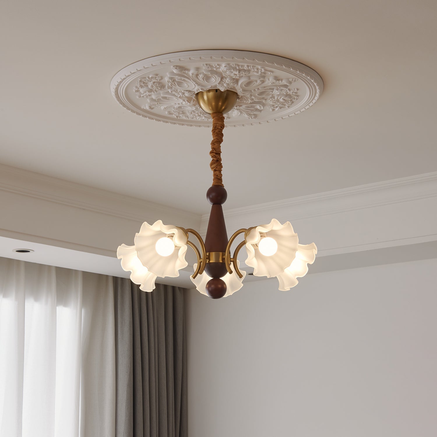 Ilvinan Traditional Elegance Wood Glass Chandelier-Neutral Decor