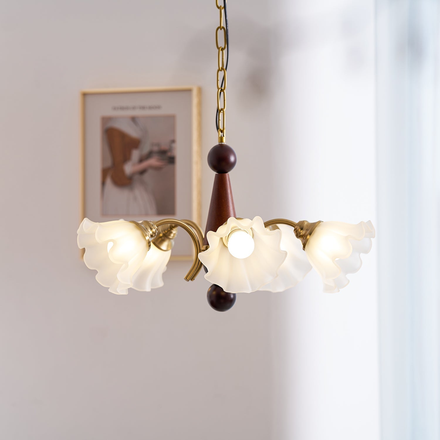 Ilvinan Traditional Elegance Wood Glass Chandelier-Neutral Decor