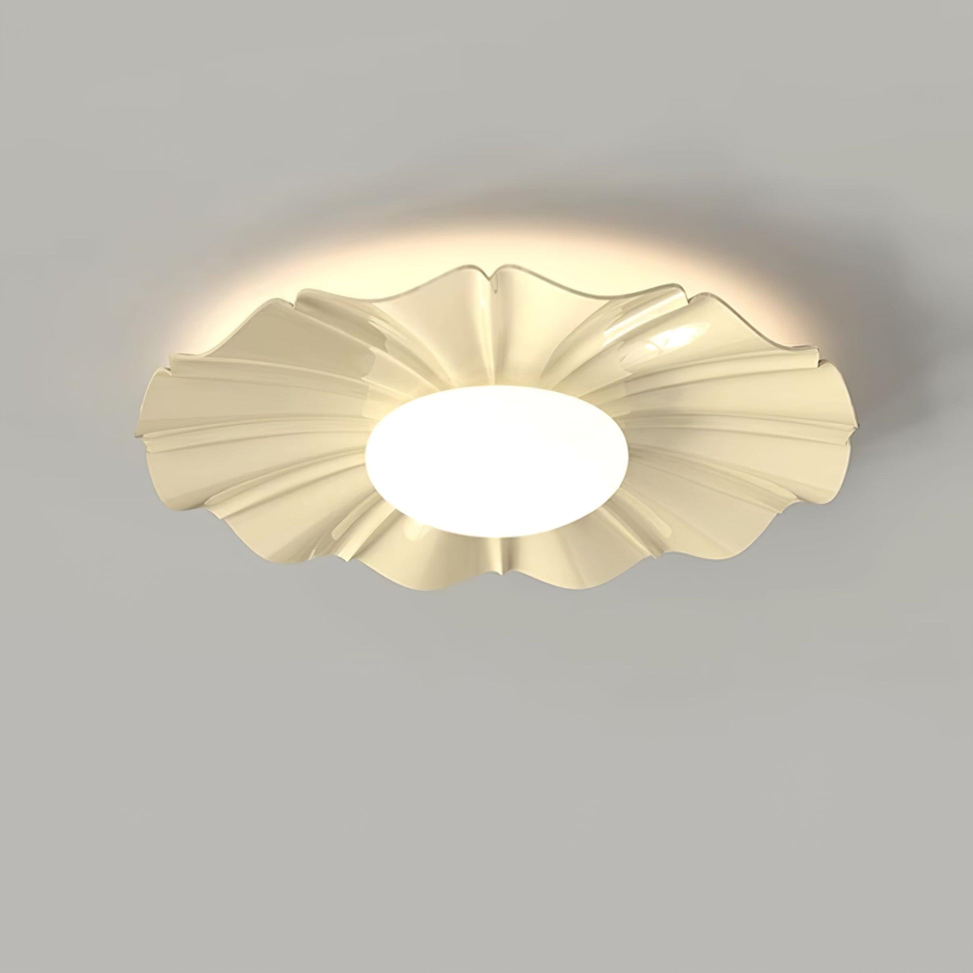 Lustra Ceiling Light Gold LED Scalloped for Bedroom-Neutral Decor