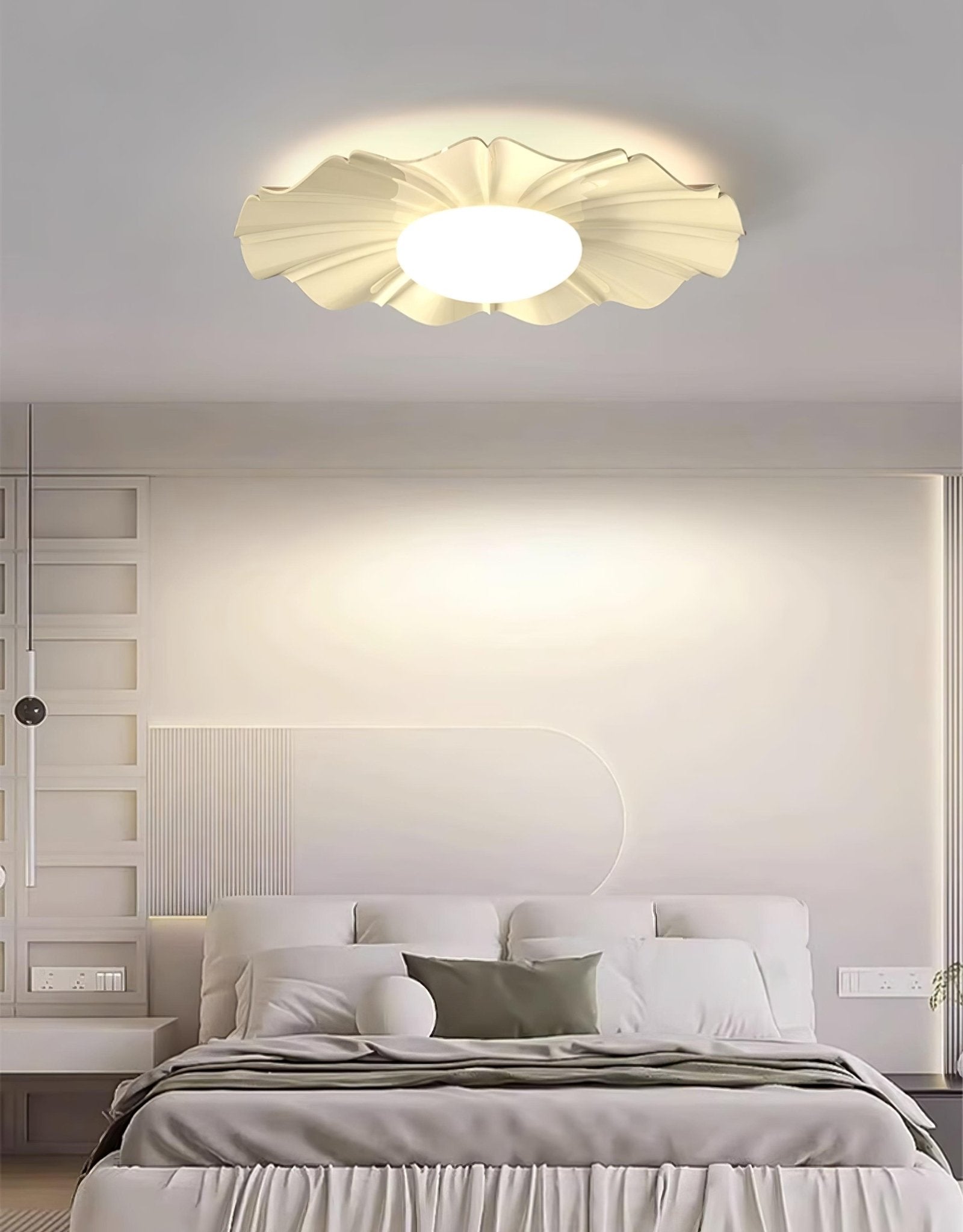 Lustra Ceiling Light Gold LED Scalloped for Bedroom-Neutral Decor
