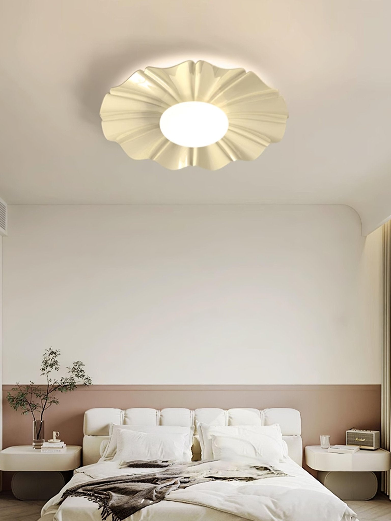 Lustra Ceiling Light Gold LED Scalloped for Bedroom-Neutral Decor