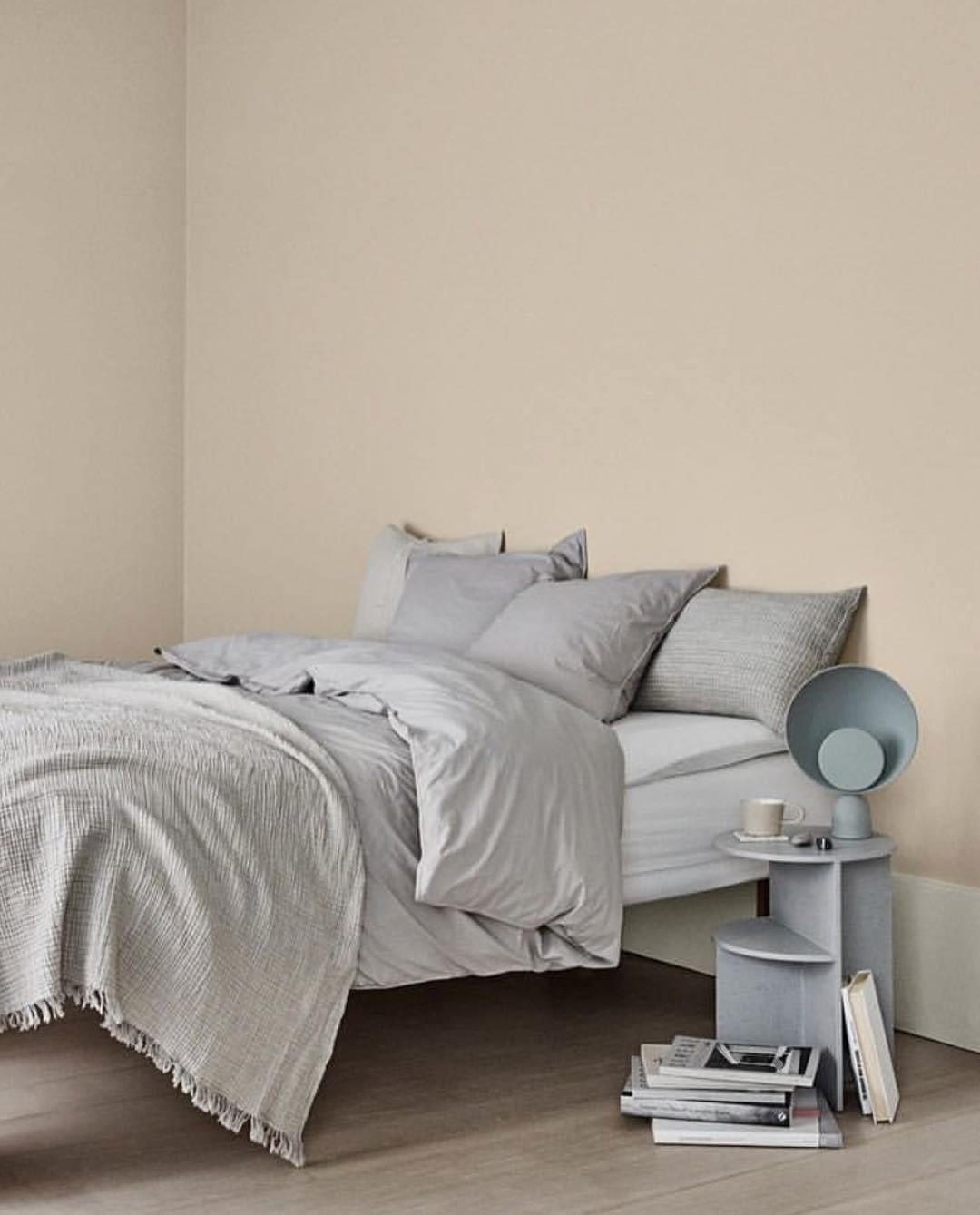Prynd Modern Table Lamp-Neutral Decor