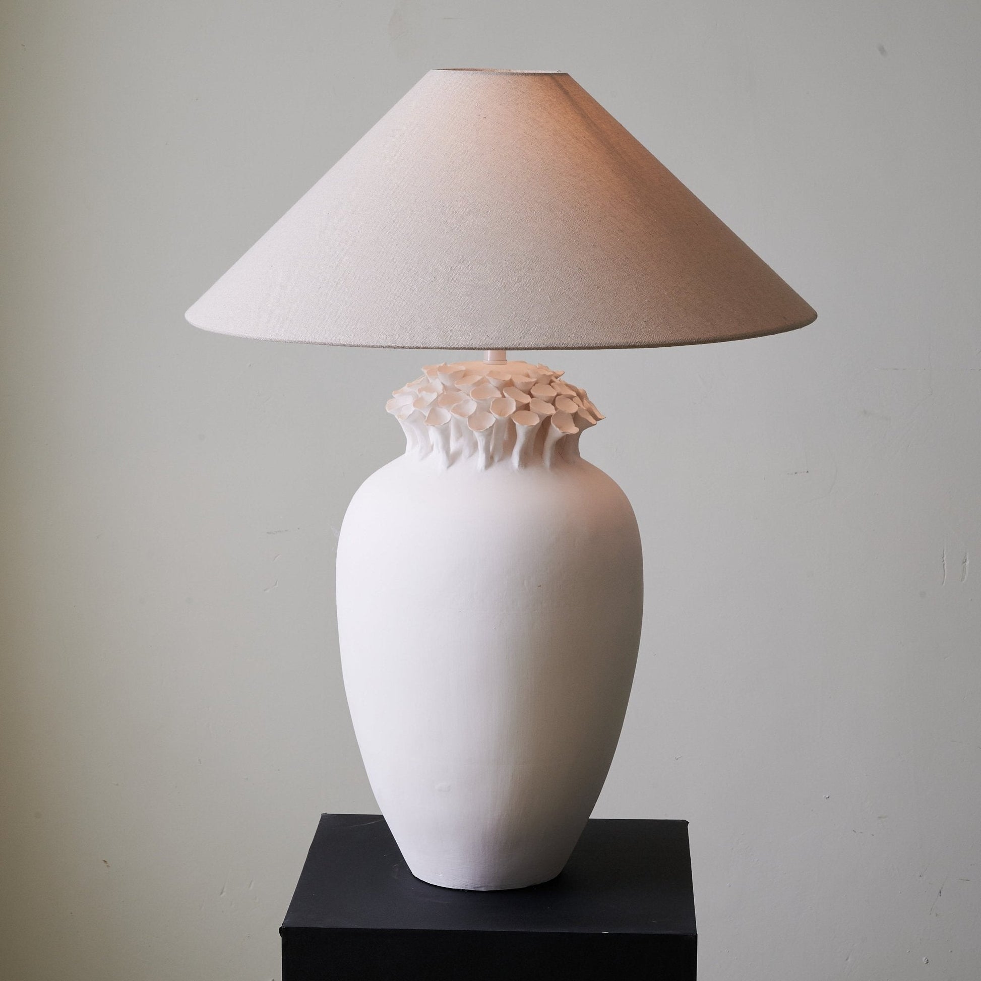 Poppy Minimalist Table Lamp-Neutral Decor
