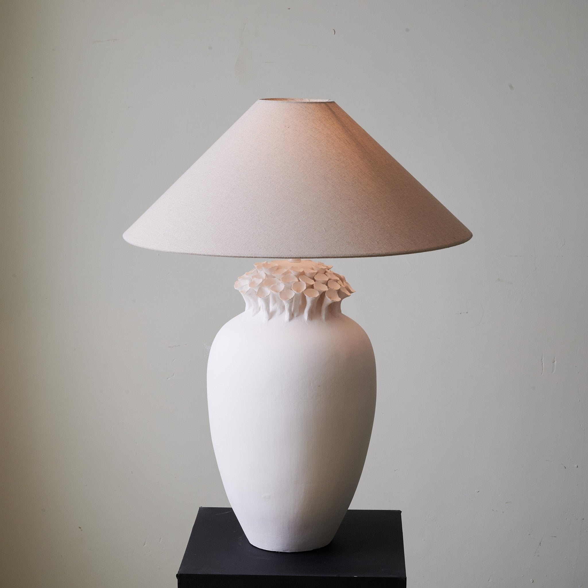 Poppy Minimalist Table Lamp-Neutral Decor
