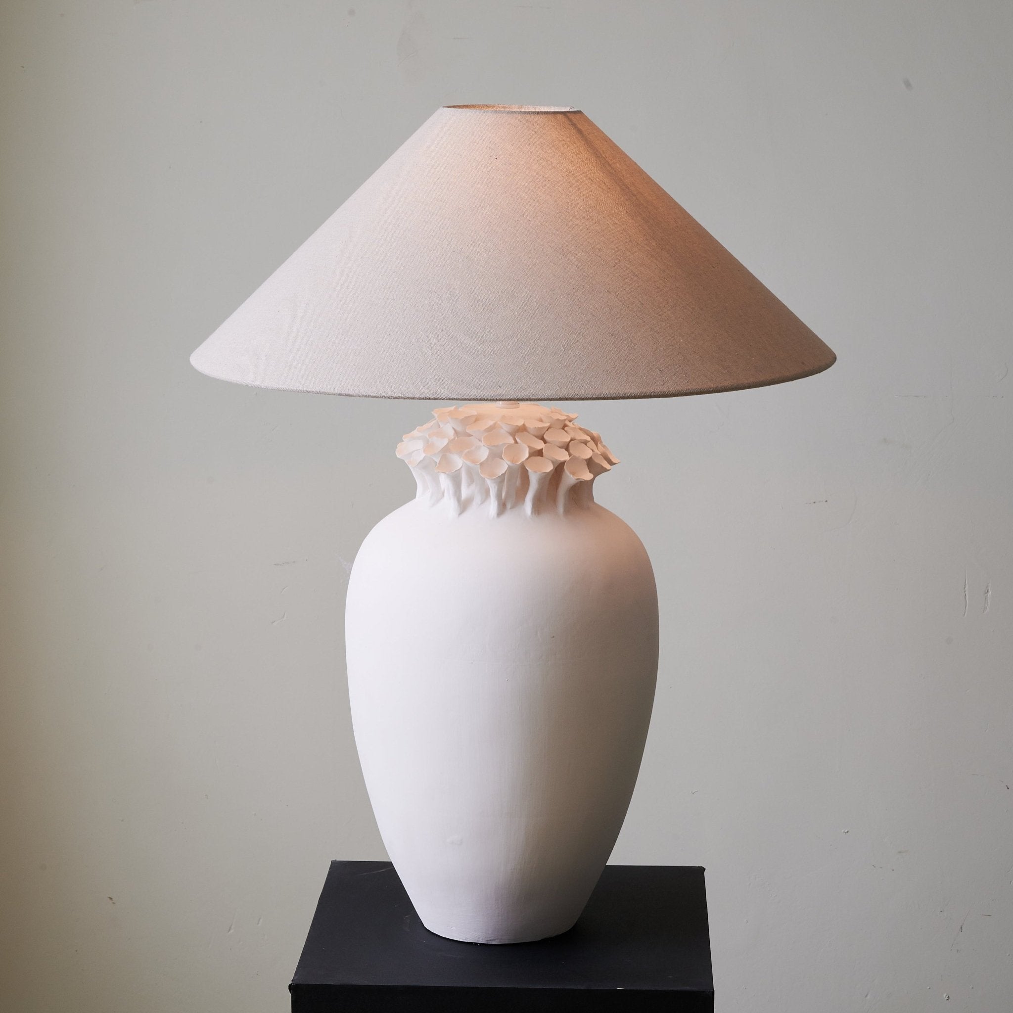 Poppy Minimalist Table Lamp-Neutral Decor