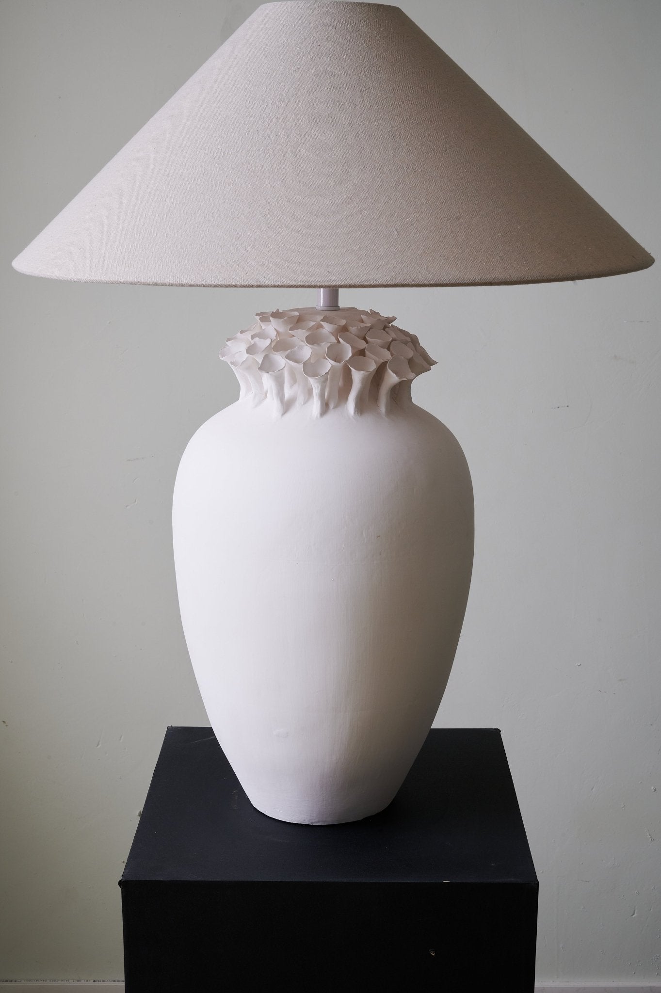 Poppy Minimalist Table Lamp-Neutral Decor