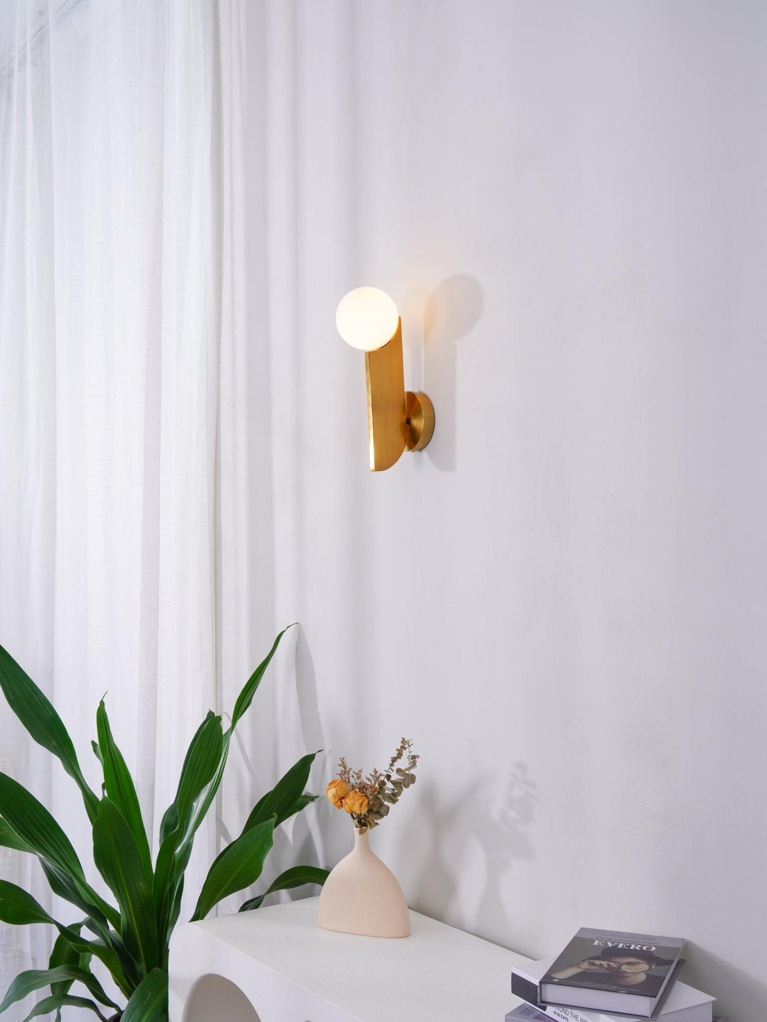 Lustra Wall Lamp Glass Globe Sculptural-Neutral Decor