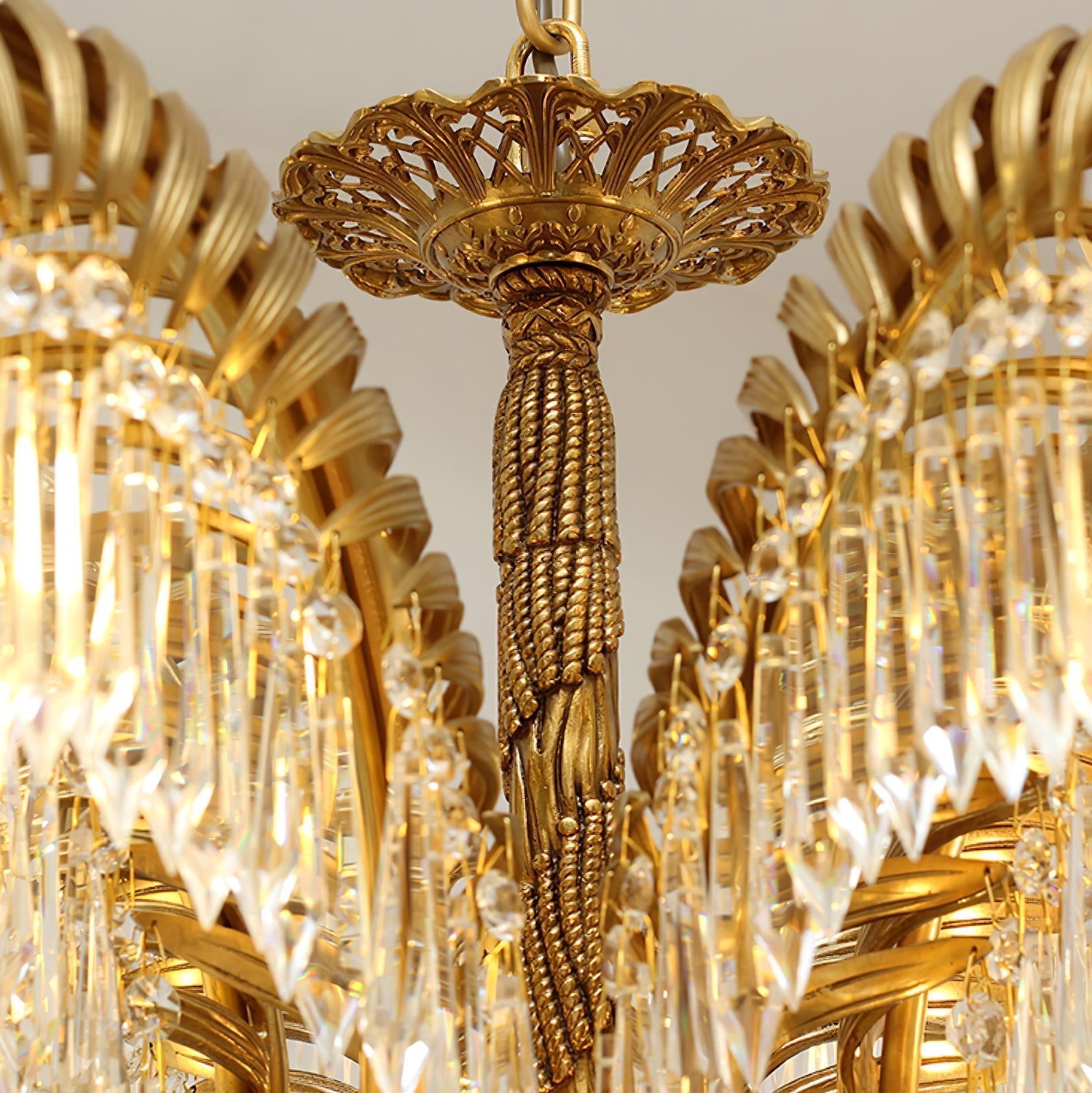 Kilwen Regal Brass Crystal Chandelier-Neutral Decor