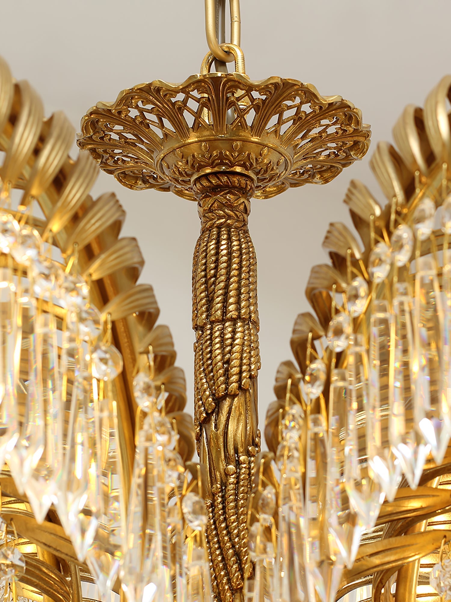 Kilwen Regal Brass Crystal Chandelier-Neutral Decor