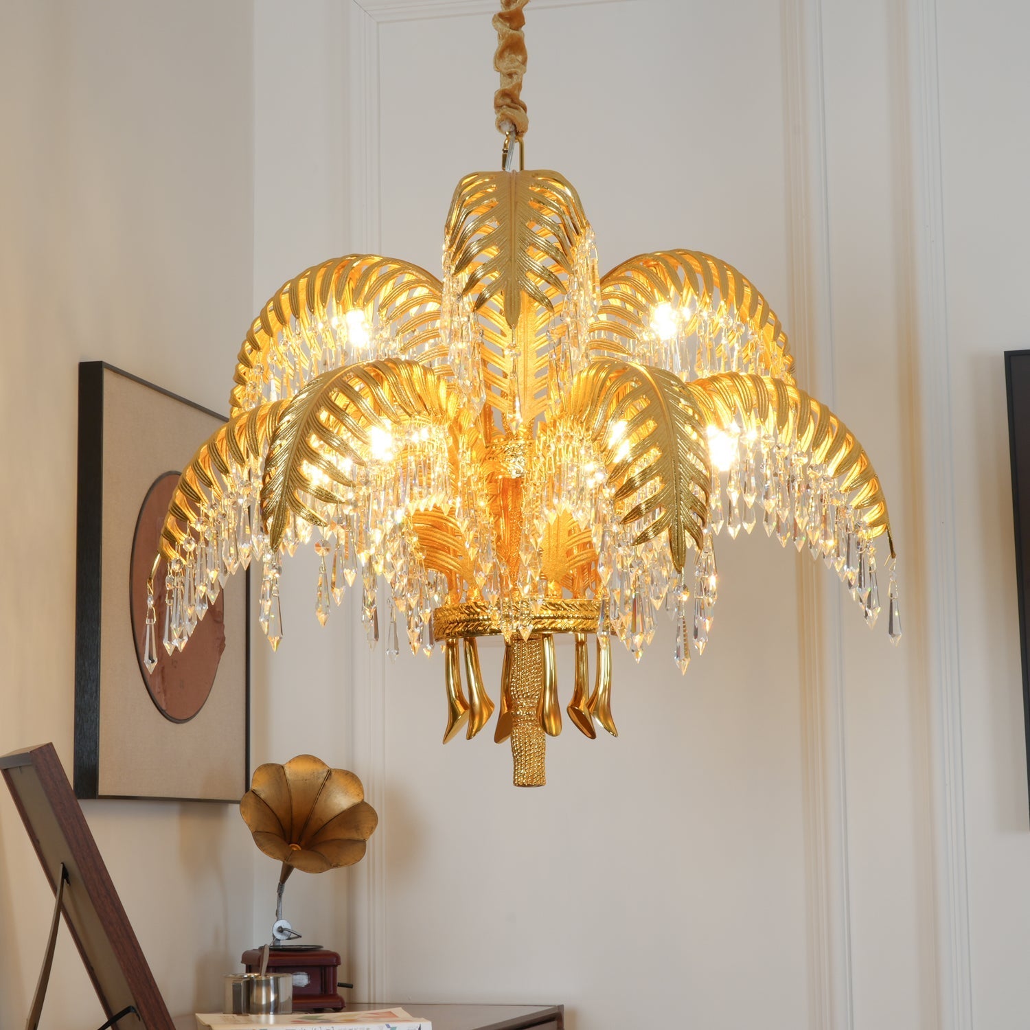 Kilwen Regal Brass Crystal Chandelier-Neutral Decor