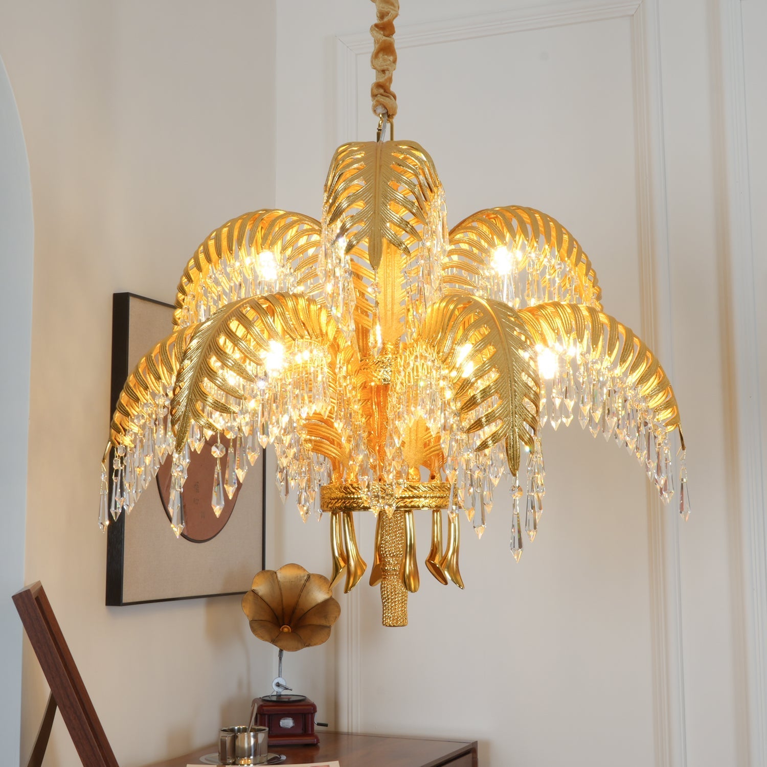 Kilwen Regal Brass Crystal Chandelier-Neutral Decor