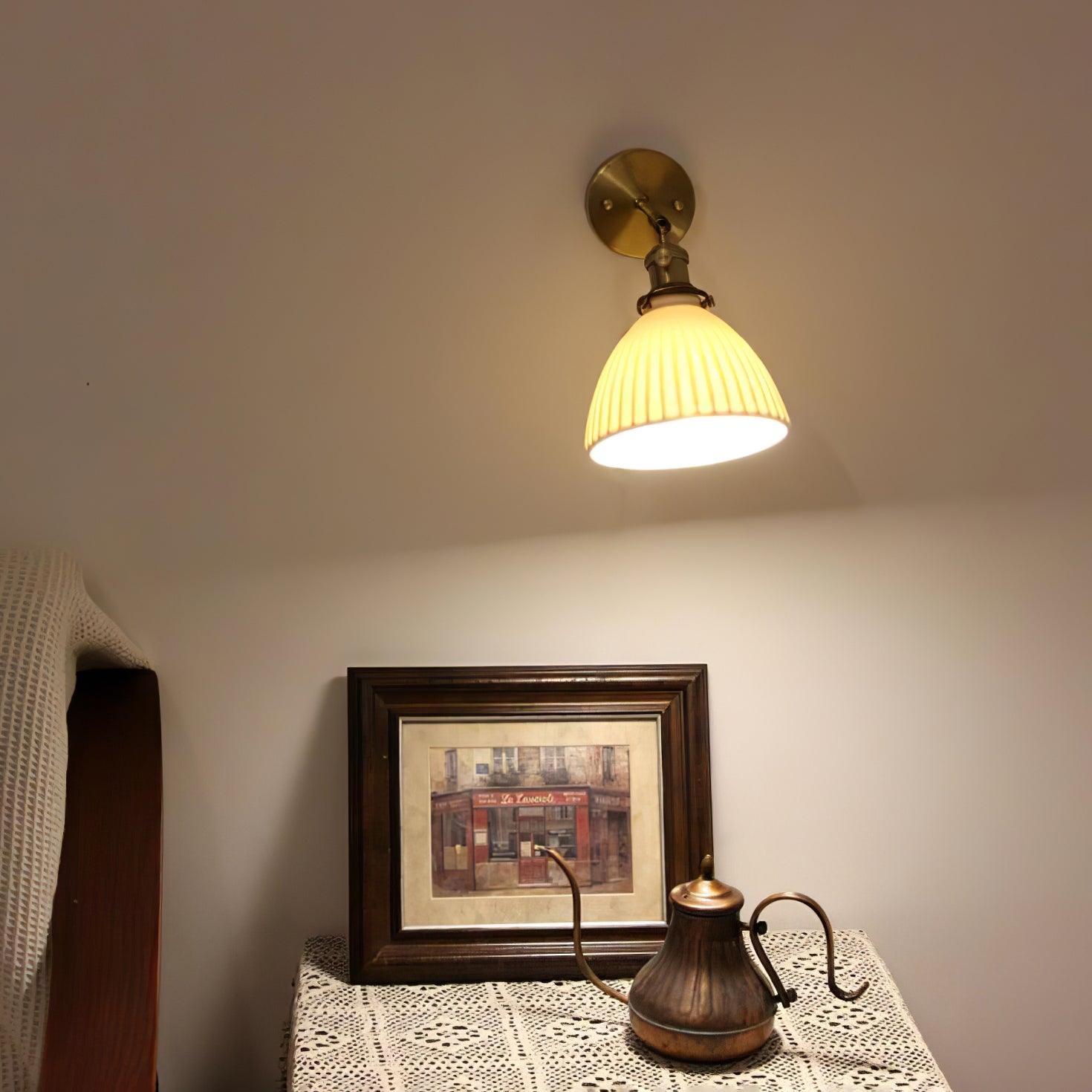 Lustra Wall Lamp Pleated Ceramic Brass-Neutral Decor