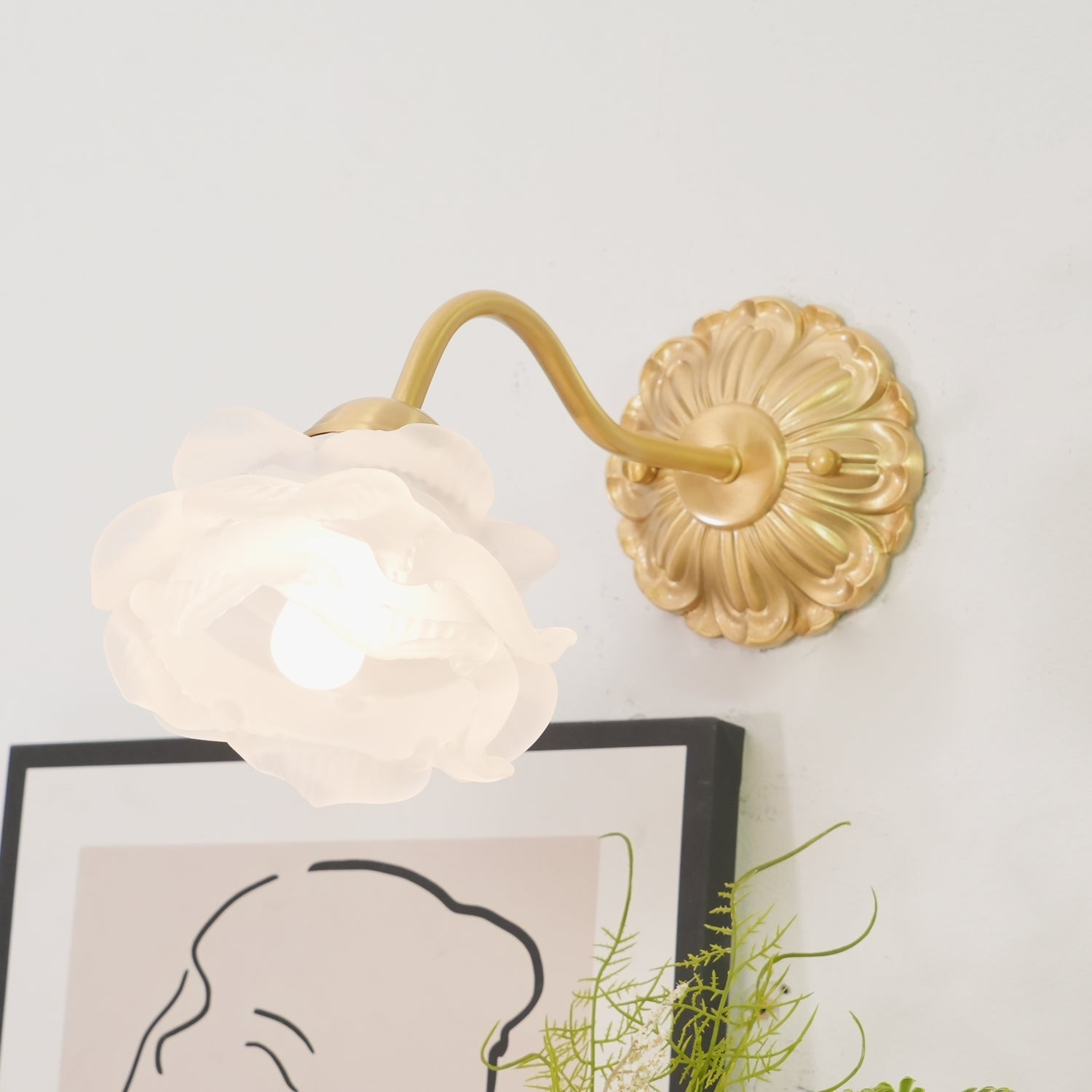 Palo Brass Floral Luxury Wall Lamp-Neutral Decor