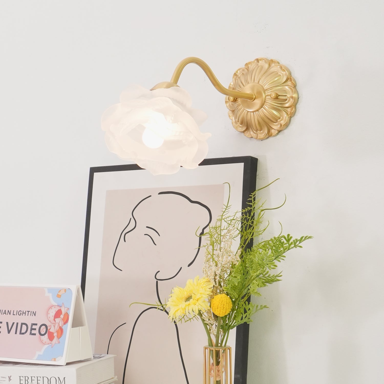 Palo Brass Floral Luxury Wall Lamp-Neutral Decor