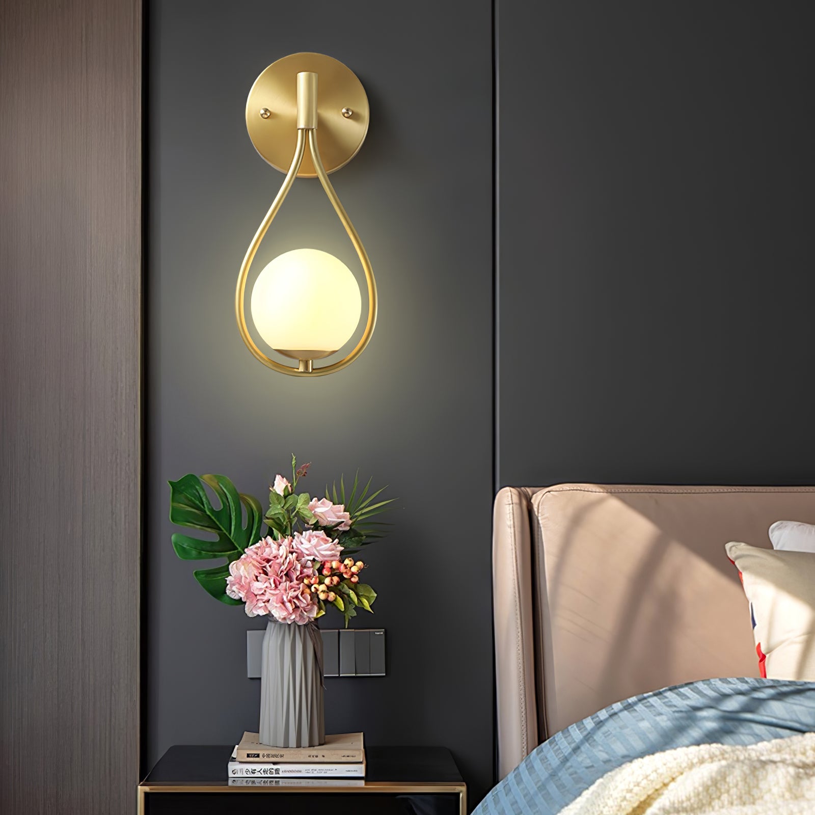 Rominex Modern Minimalist Vanity Brass Glass Wall Lamp-Neutral Decor