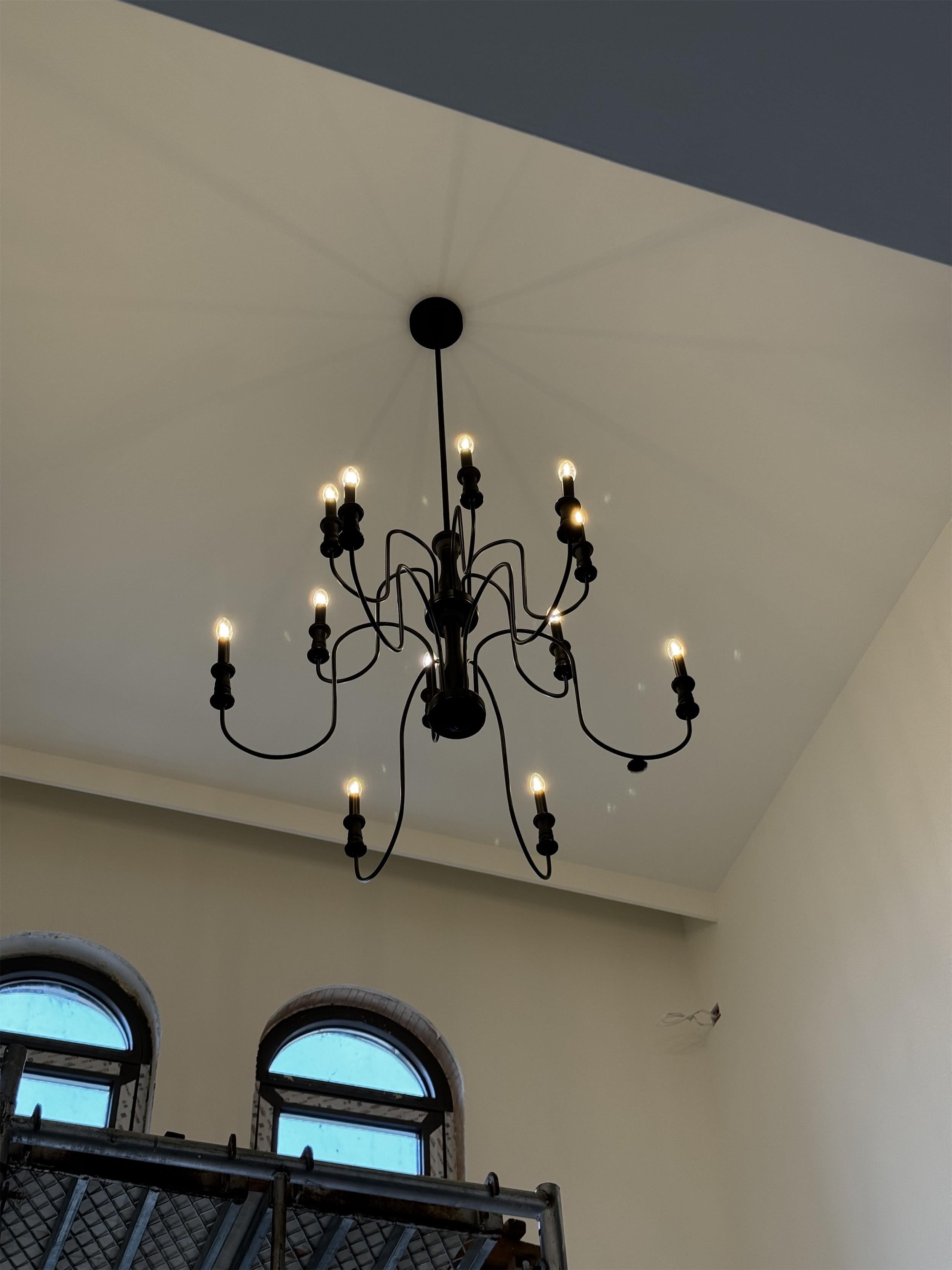 Evander Chandelier