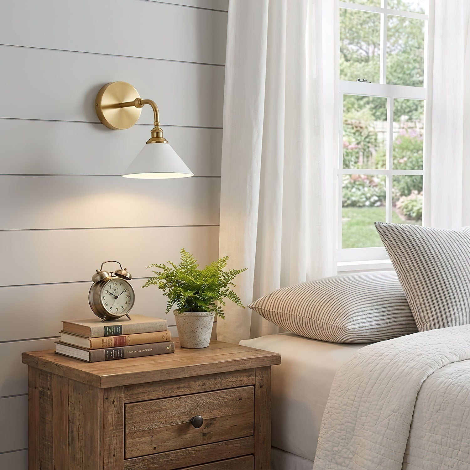 Dina Valerienne Minimalist Horn-shaped Metal Wall Lamp-Neutral Decor