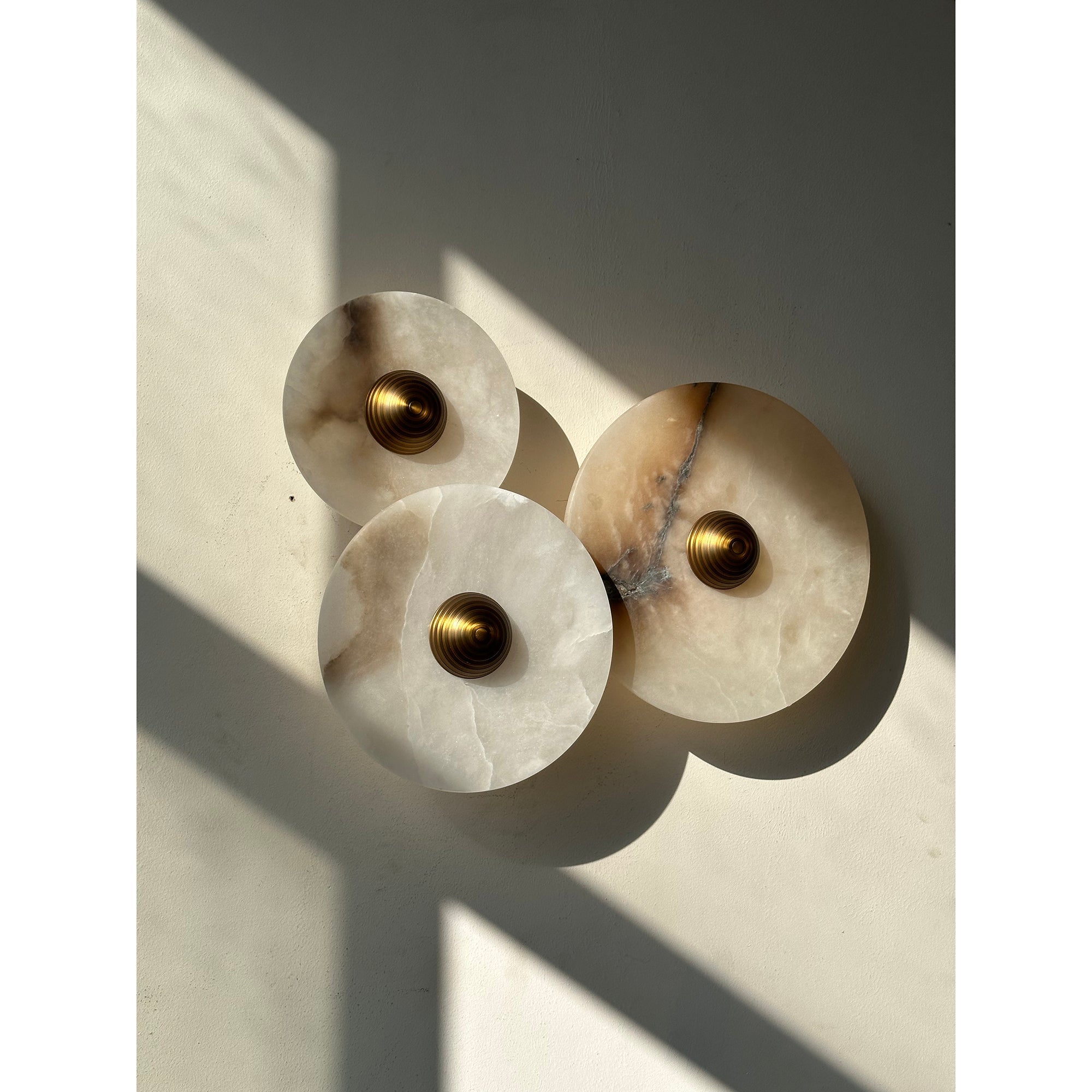 Side profile of the 2-head marble and alabaster sconce.