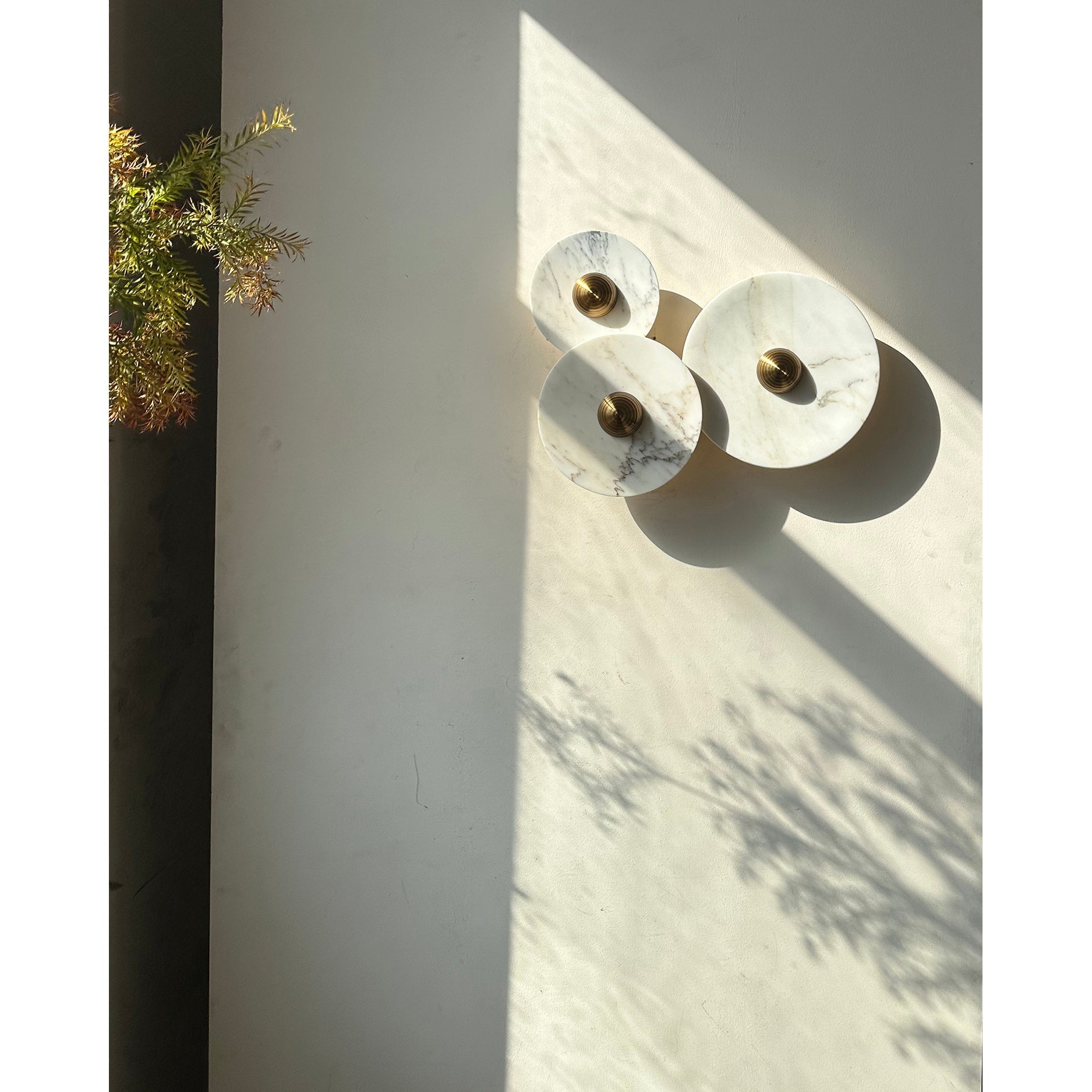 Dimension diagram for the Calacatta marble sconce.