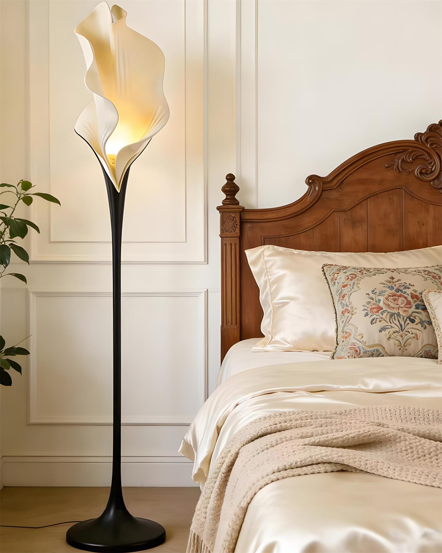 Calla Floor Lamp