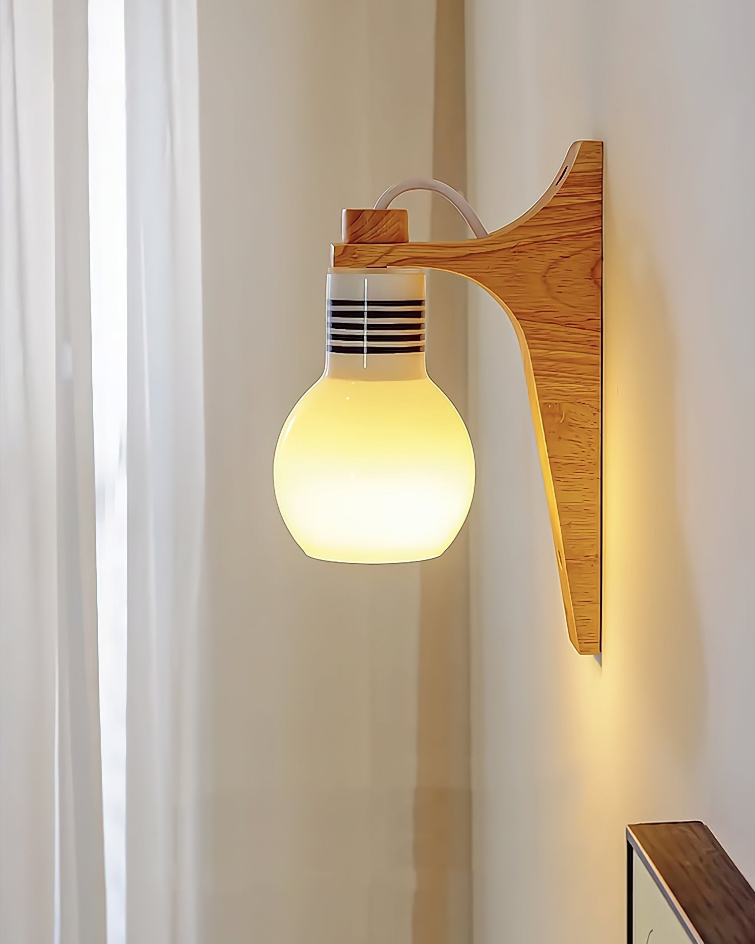 Tavien Wall Light
