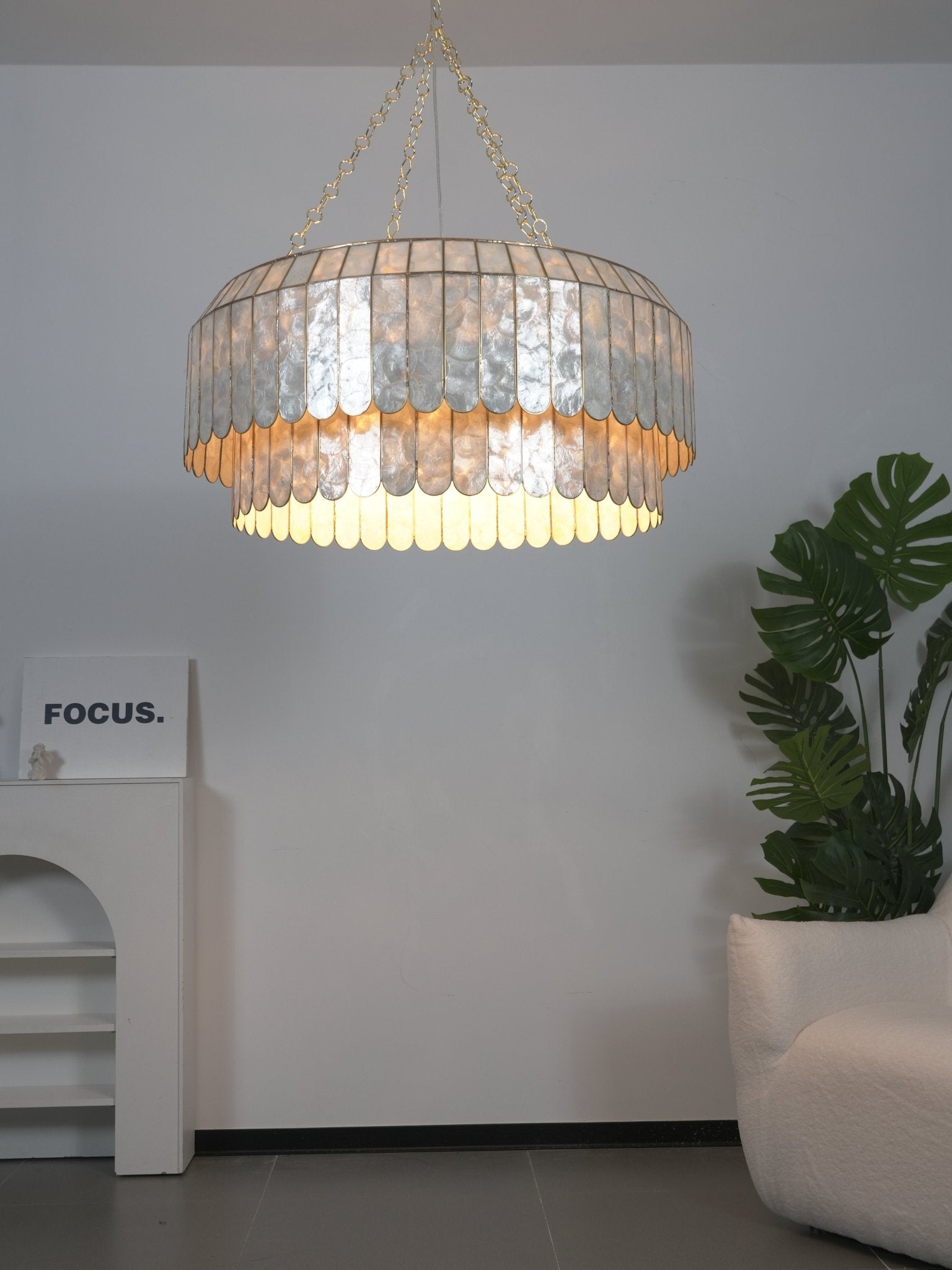 Holz Gold Shell Metal Aurelia Chandelier-Neutral Decor