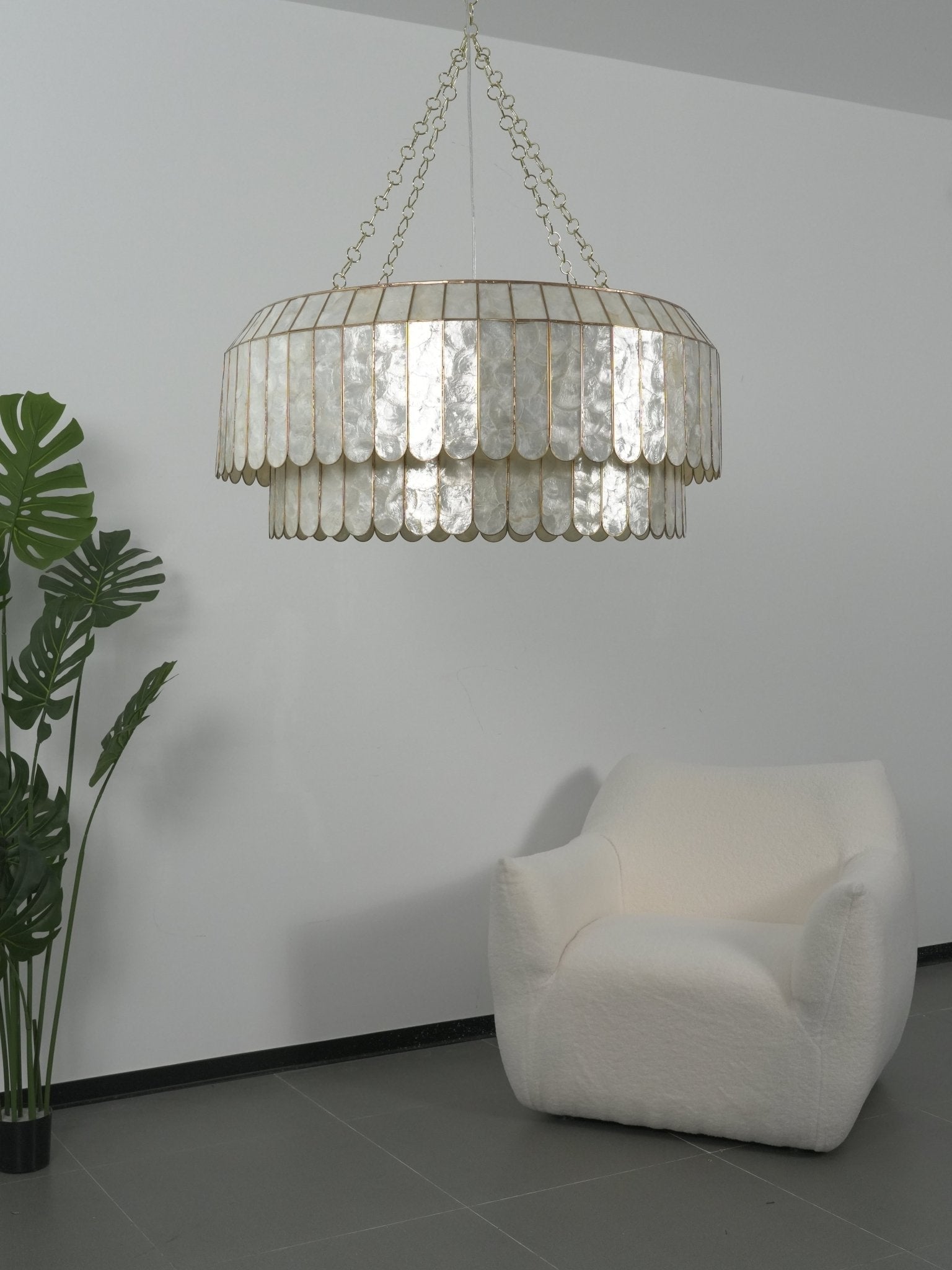 Holz Gold Shell Metal Aurelia Chandelier-Neutral Decor