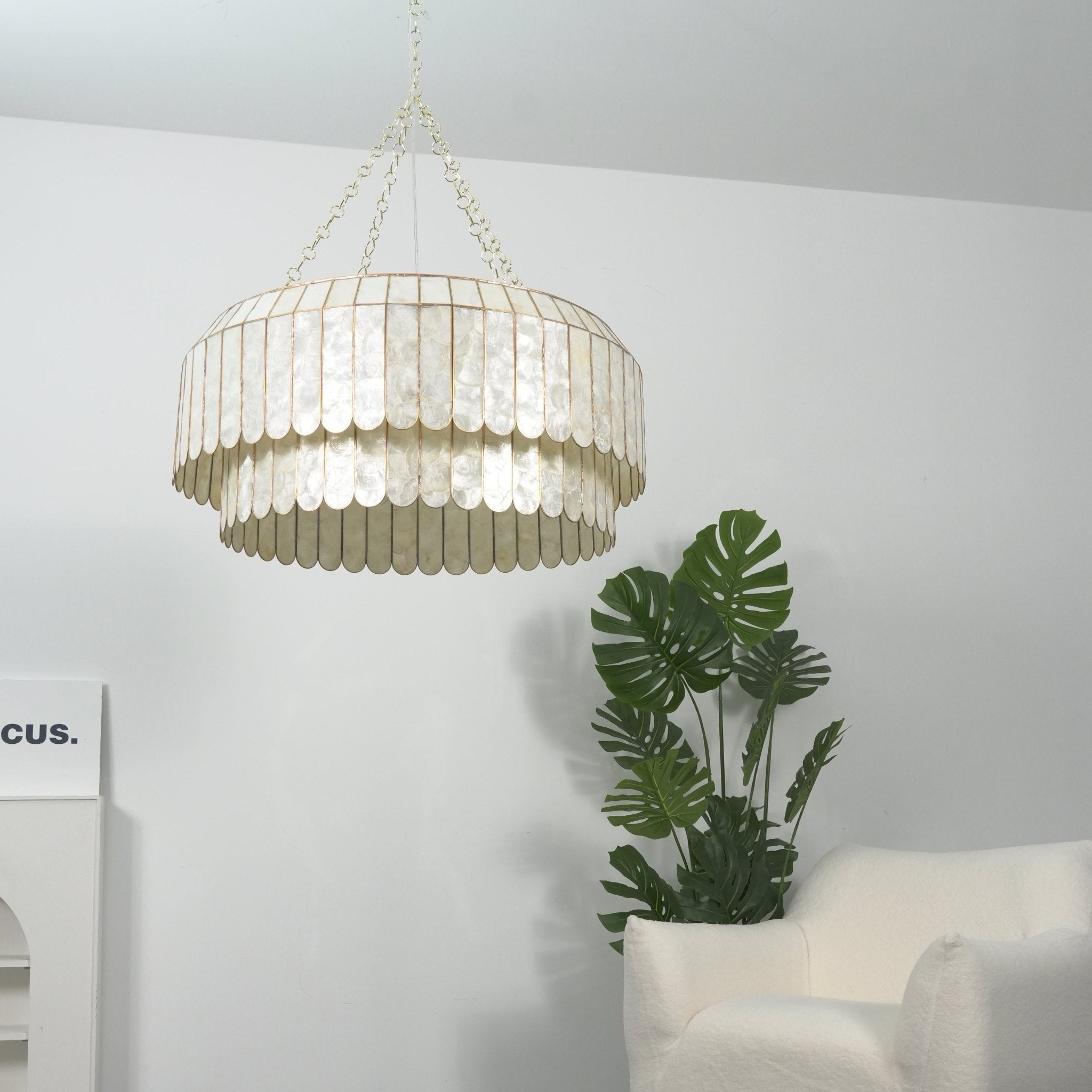 Holz Gold Shell Metal Aurelia Chandelier-Neutral Decor