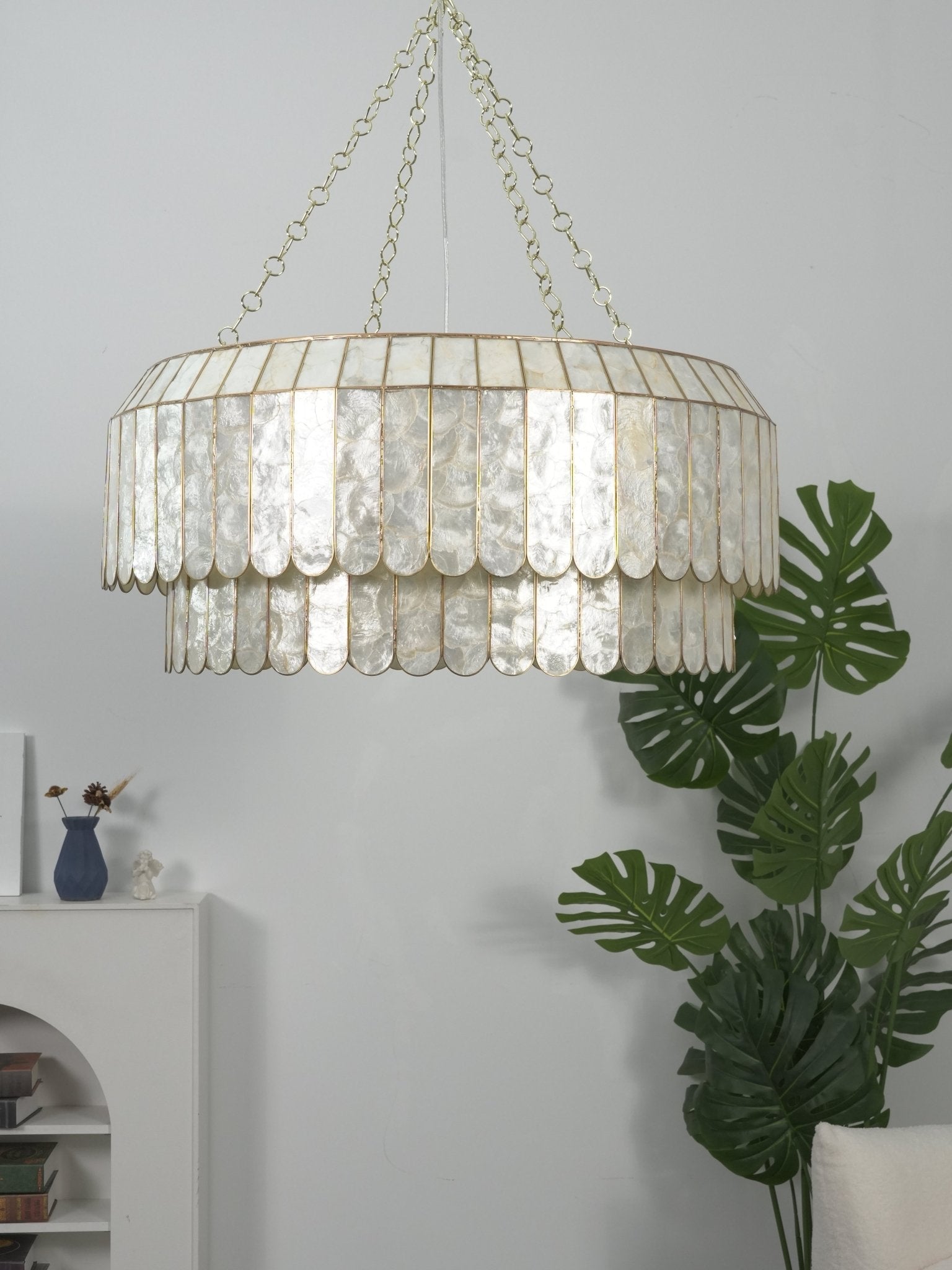 Holz Gold Shell Metal Aurelia Chandelier-Neutral Decor
