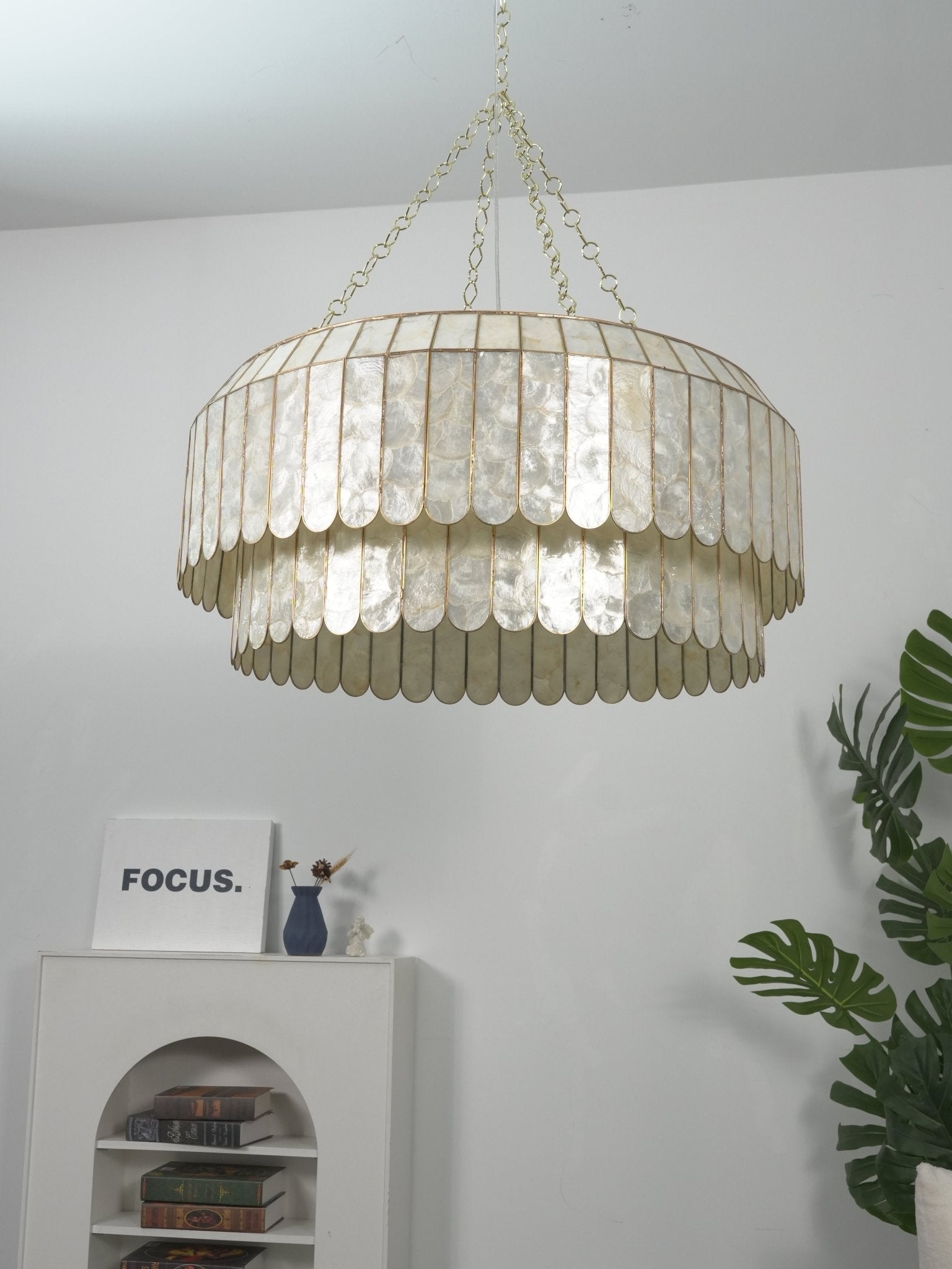 Holz Gold Shell Metal Aurelia Chandelier-Neutral Decor