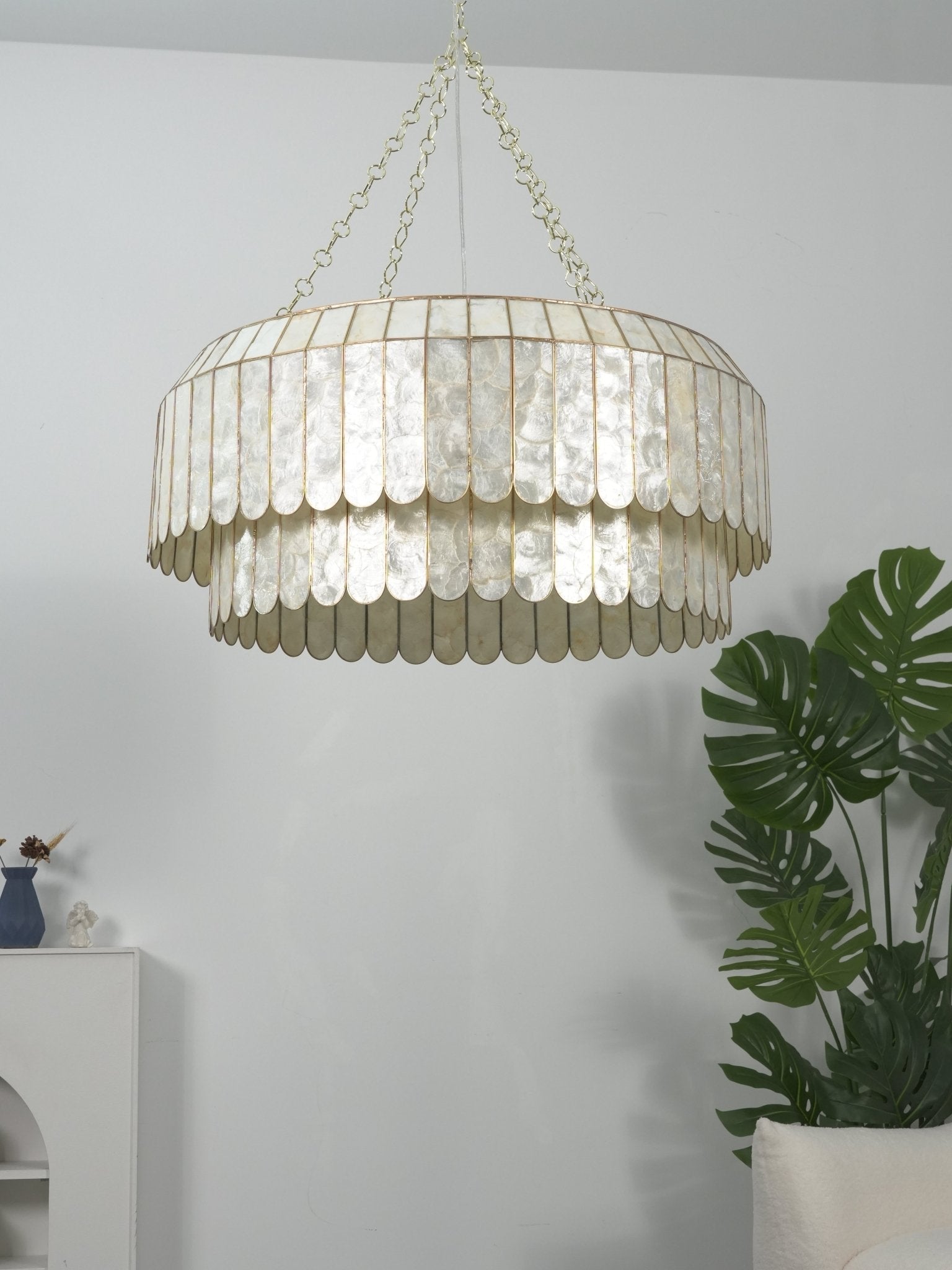 Holz Gold Shell Metal Aurelia Chandelier-Neutral Decor
