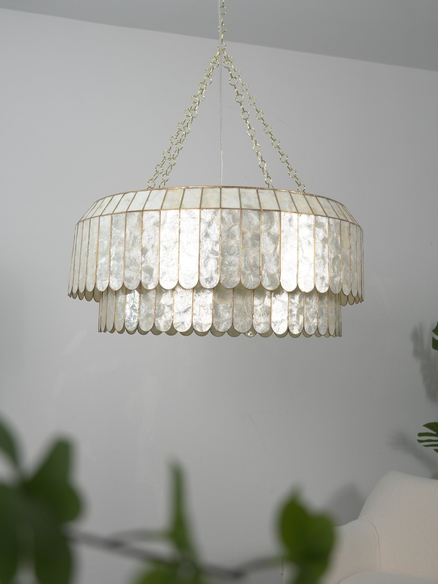 Holz Gold Shell Metal Aurelia Chandelier-Neutral Decor