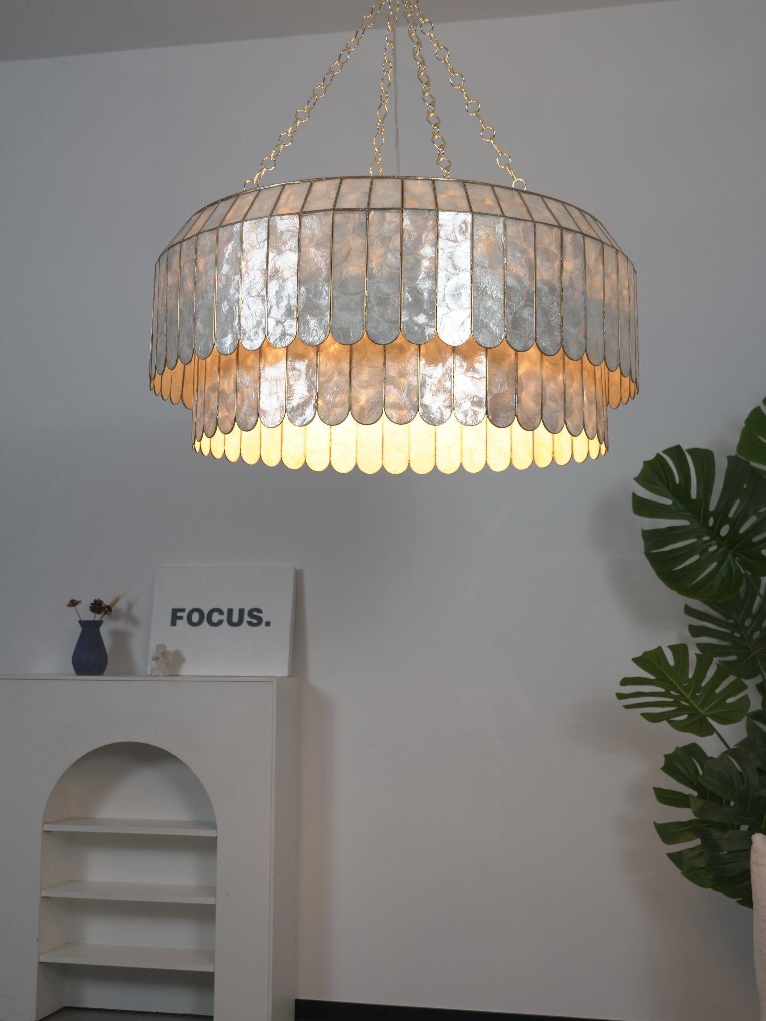 Holz Gold Shell Metal Aurelia Chandelier-Neutral Decor