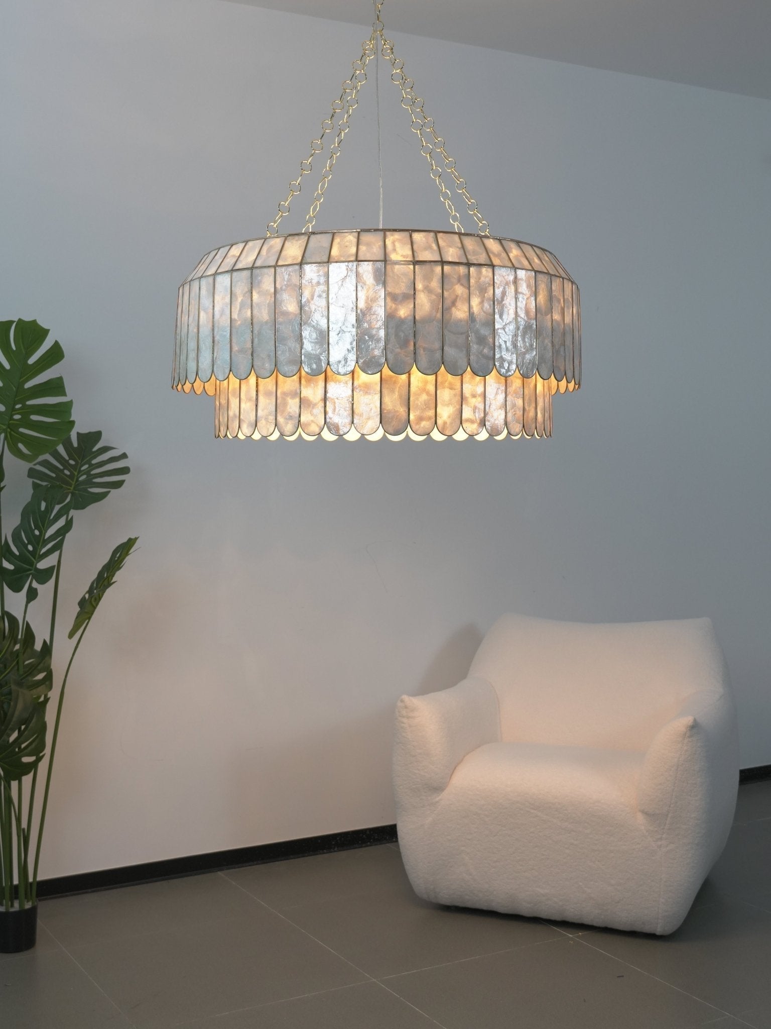 Holz Gold Shell Metal Aurelia Chandelier-Neutral Decor