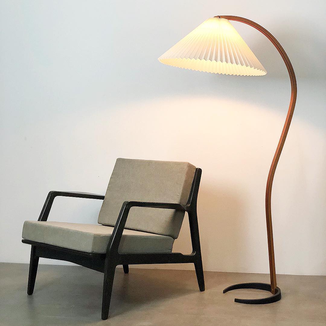 Viaro Wood Floor Lamp-Neutral Decor