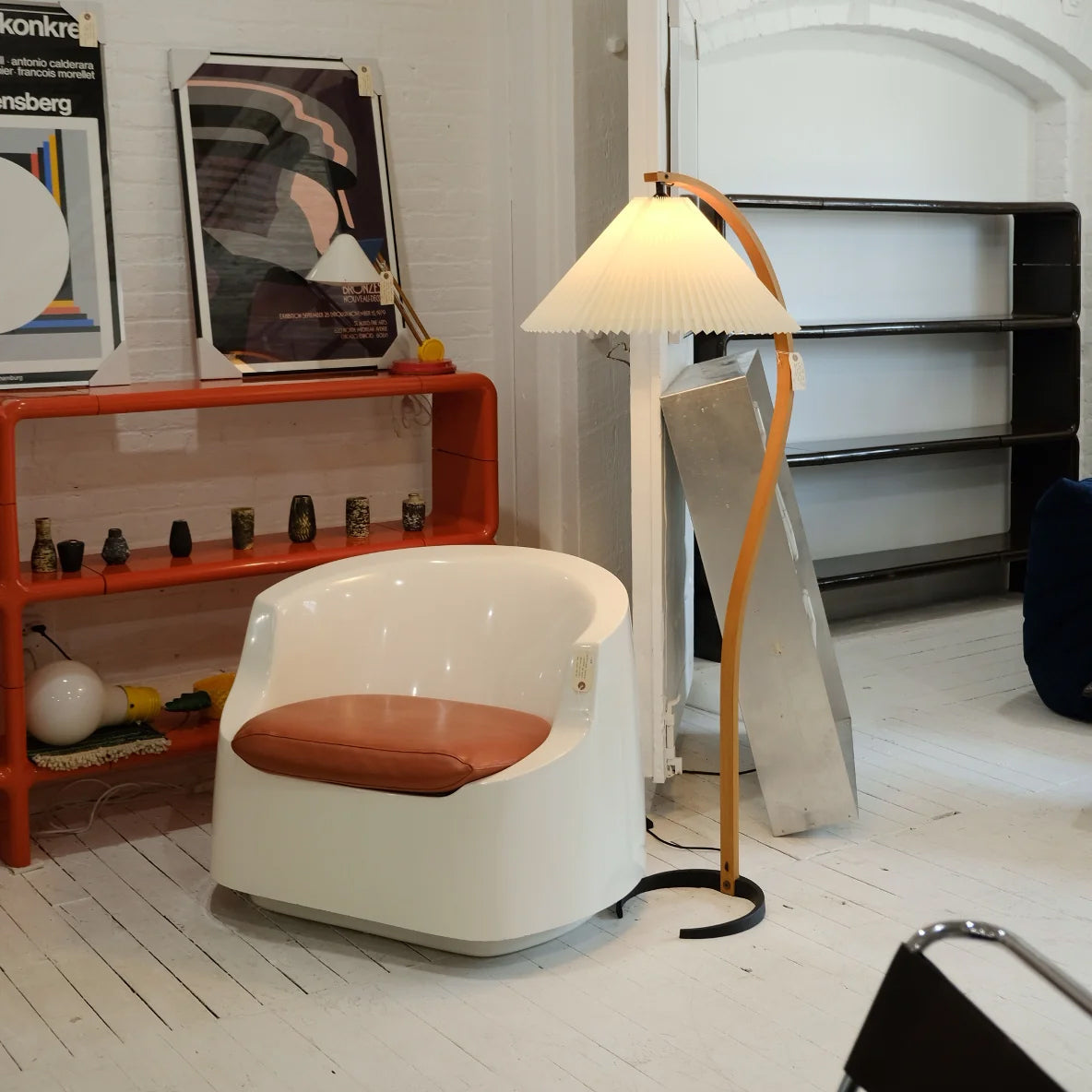 Viaro Wood Floor Lamp-Neutral Decor