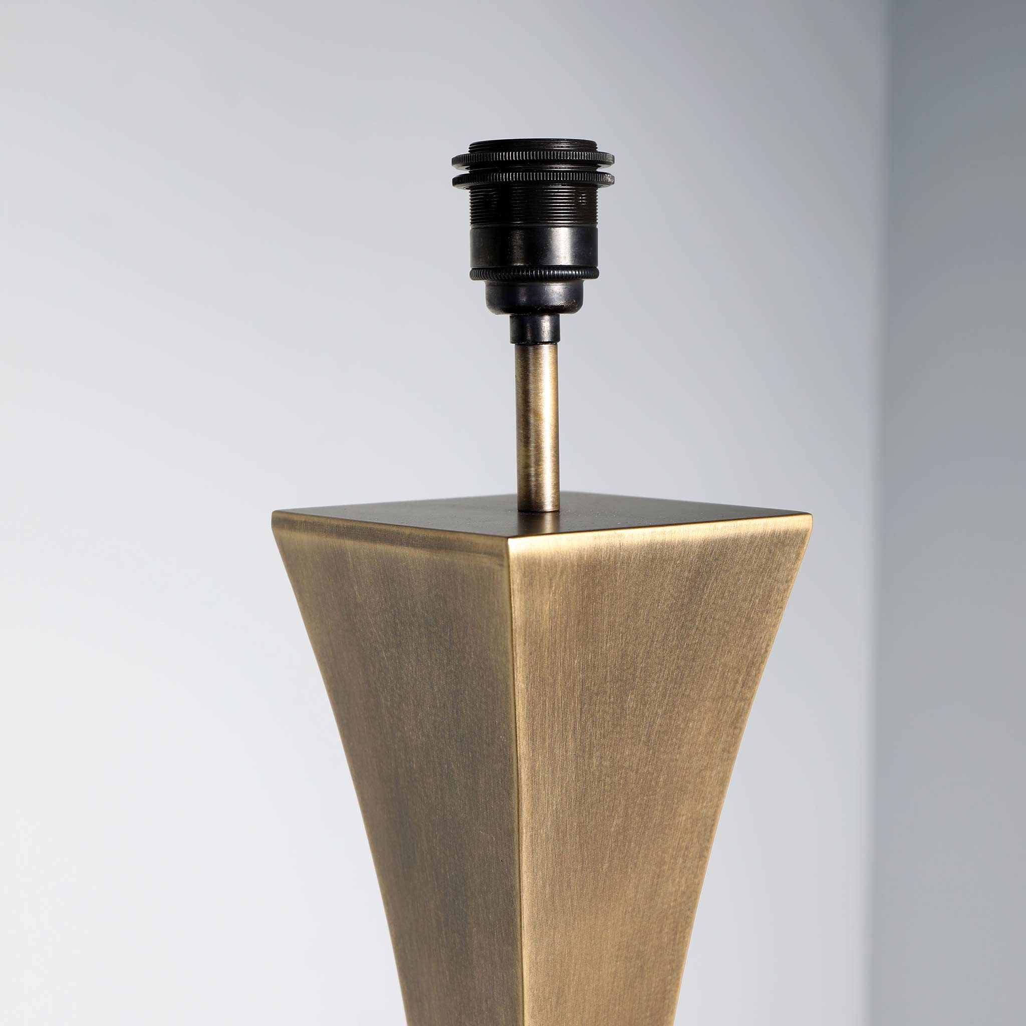 Lira Floor Lamp