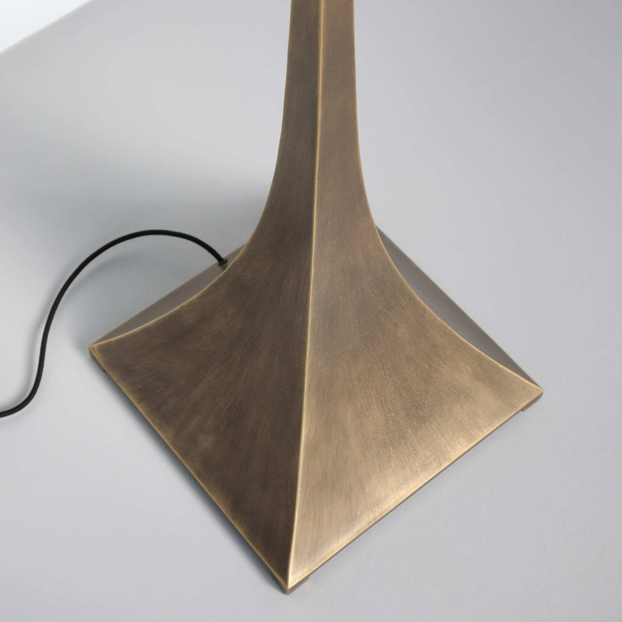 Lira Floor Lamp