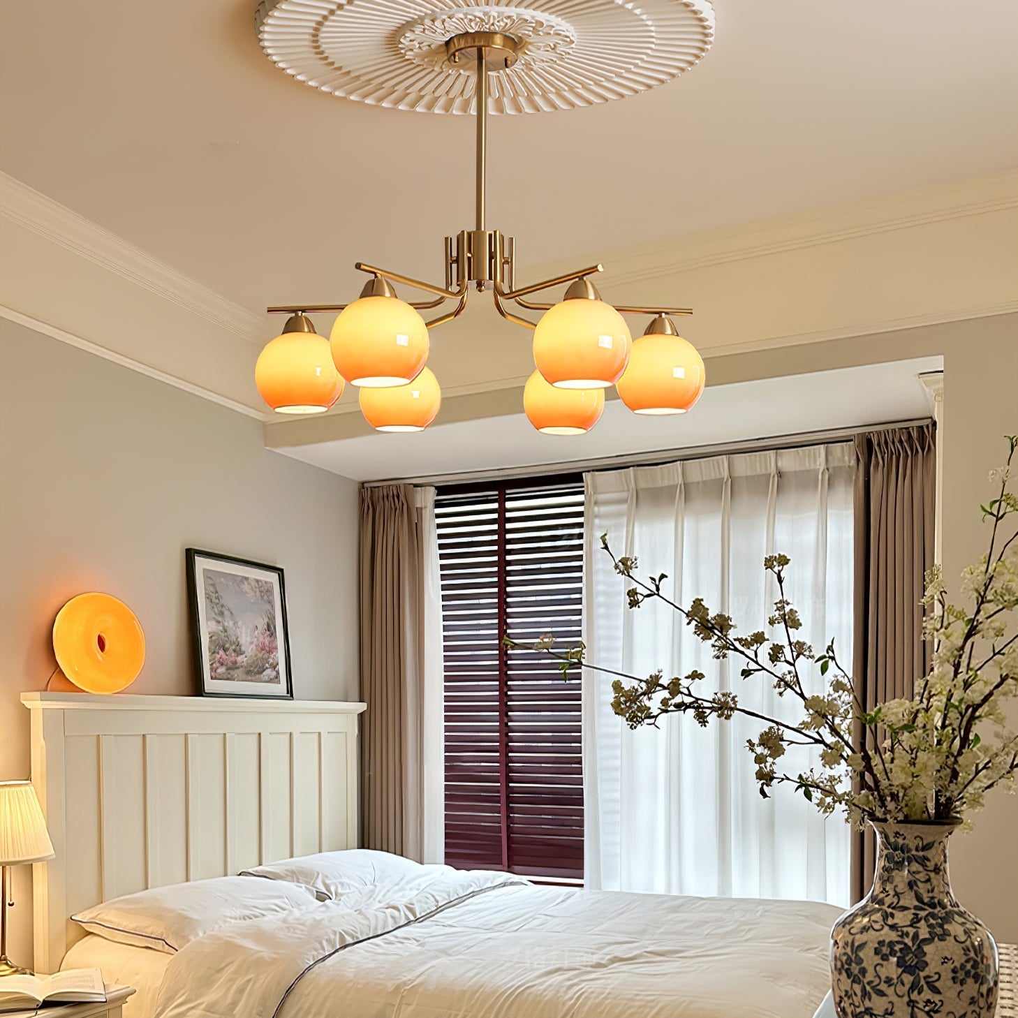 Lustra Chandelier Brass Caramel Globe Minimalist-Neutral Decor