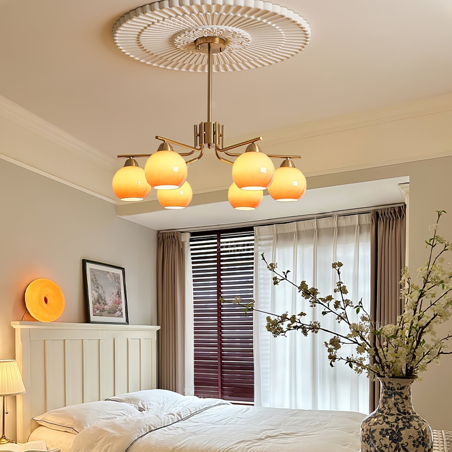 Lustra Chandelier Brass Caramel Globe Minimalist-Neutral Decor
