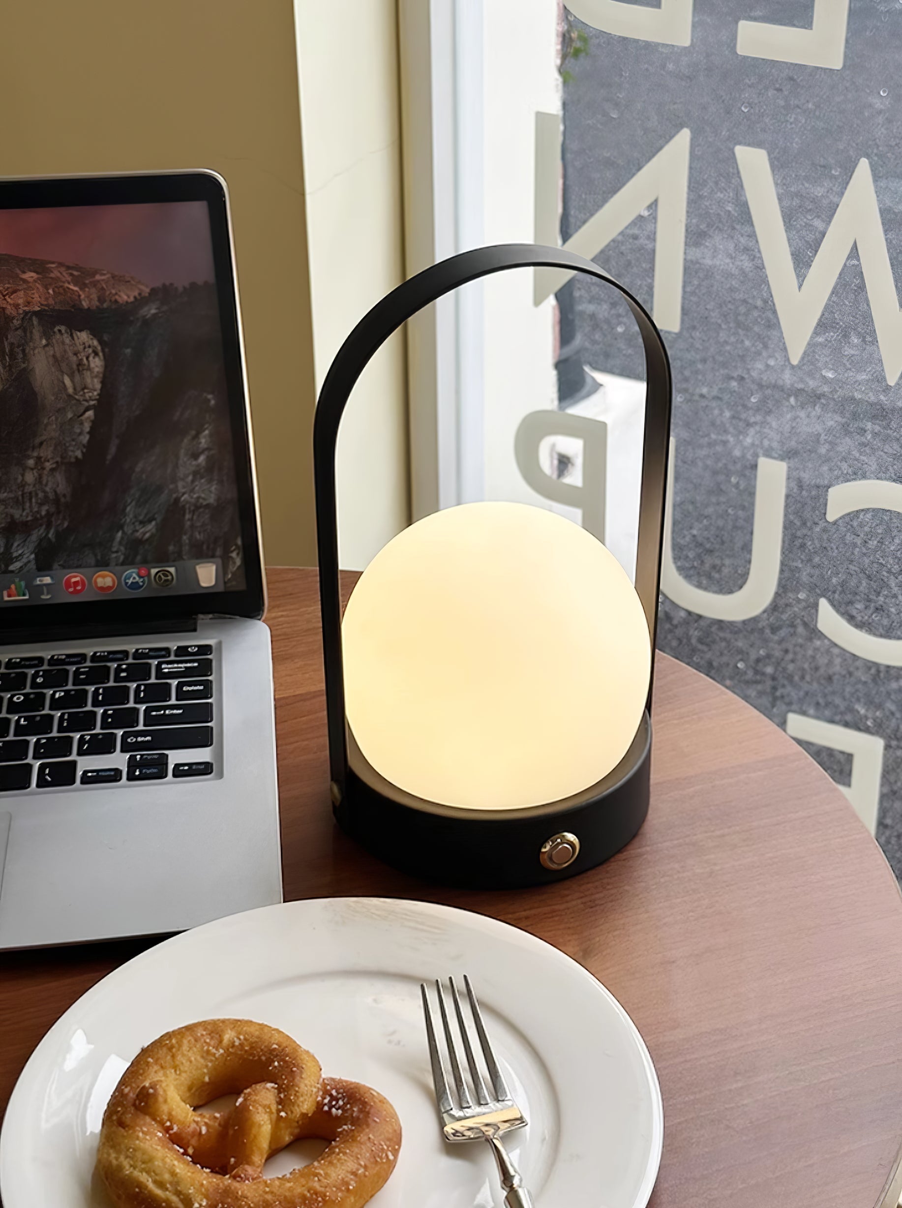 Zenon Glass Minimalist Table Lamp-Neutral Decor