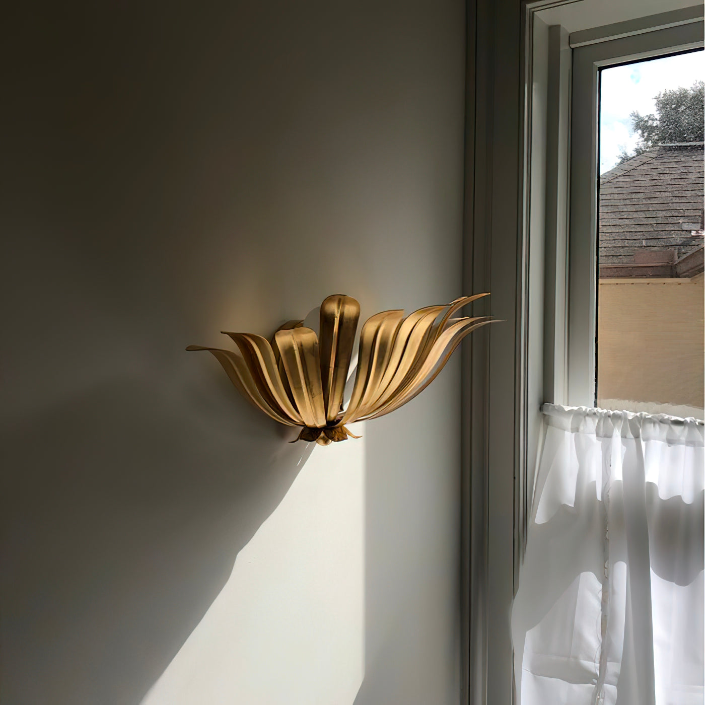 Dahlia Brass Wall Lamp