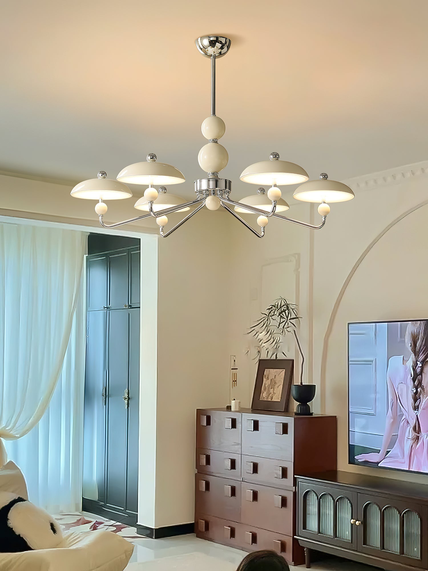 Nisryn Chandelie-Neutral Decor