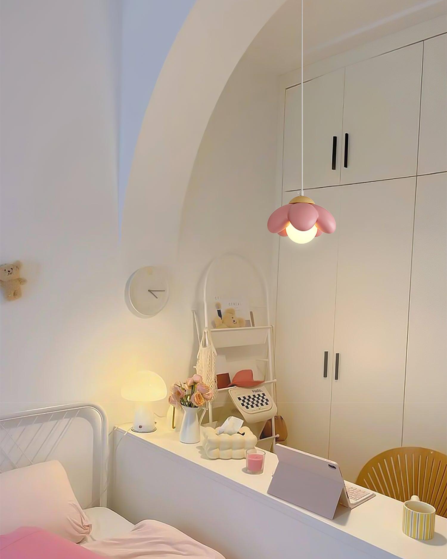 Clae Resin Cozy Artistic Pendant Lamp-Neutral Decor