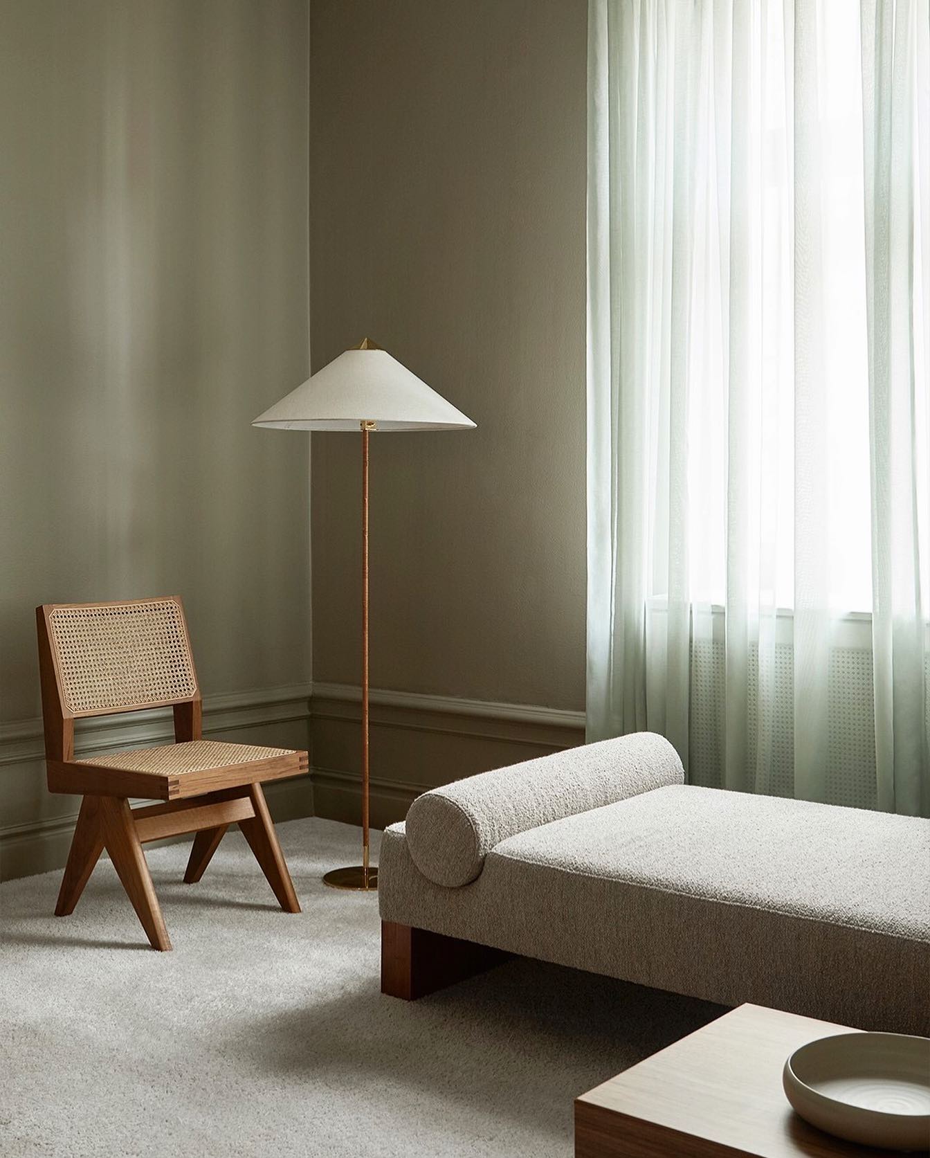 Docor Minimalist Floor Lamp-Neutral Decor