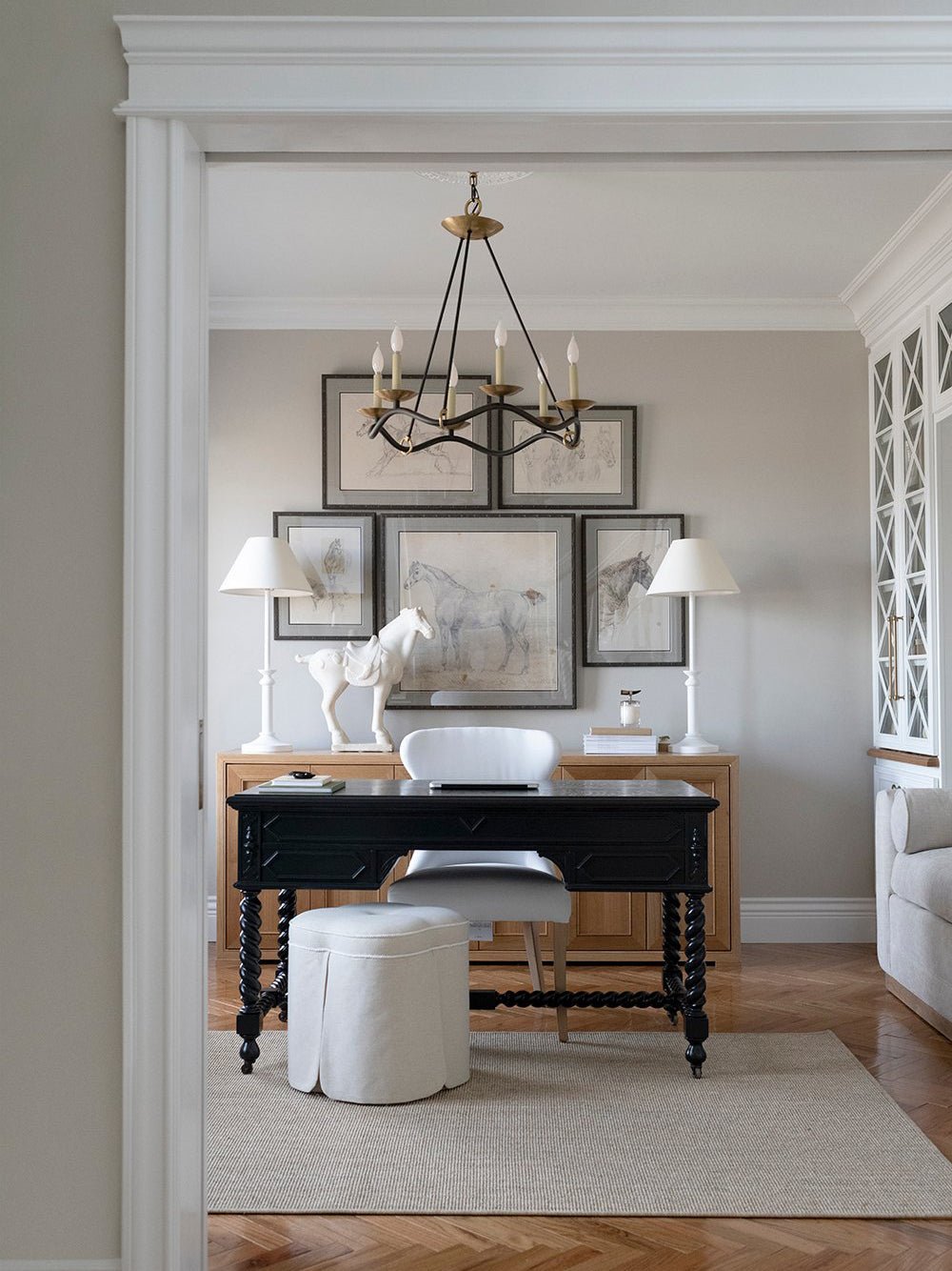 Evenor Elegance Vintage Brass Chandelier-Neutral Decor