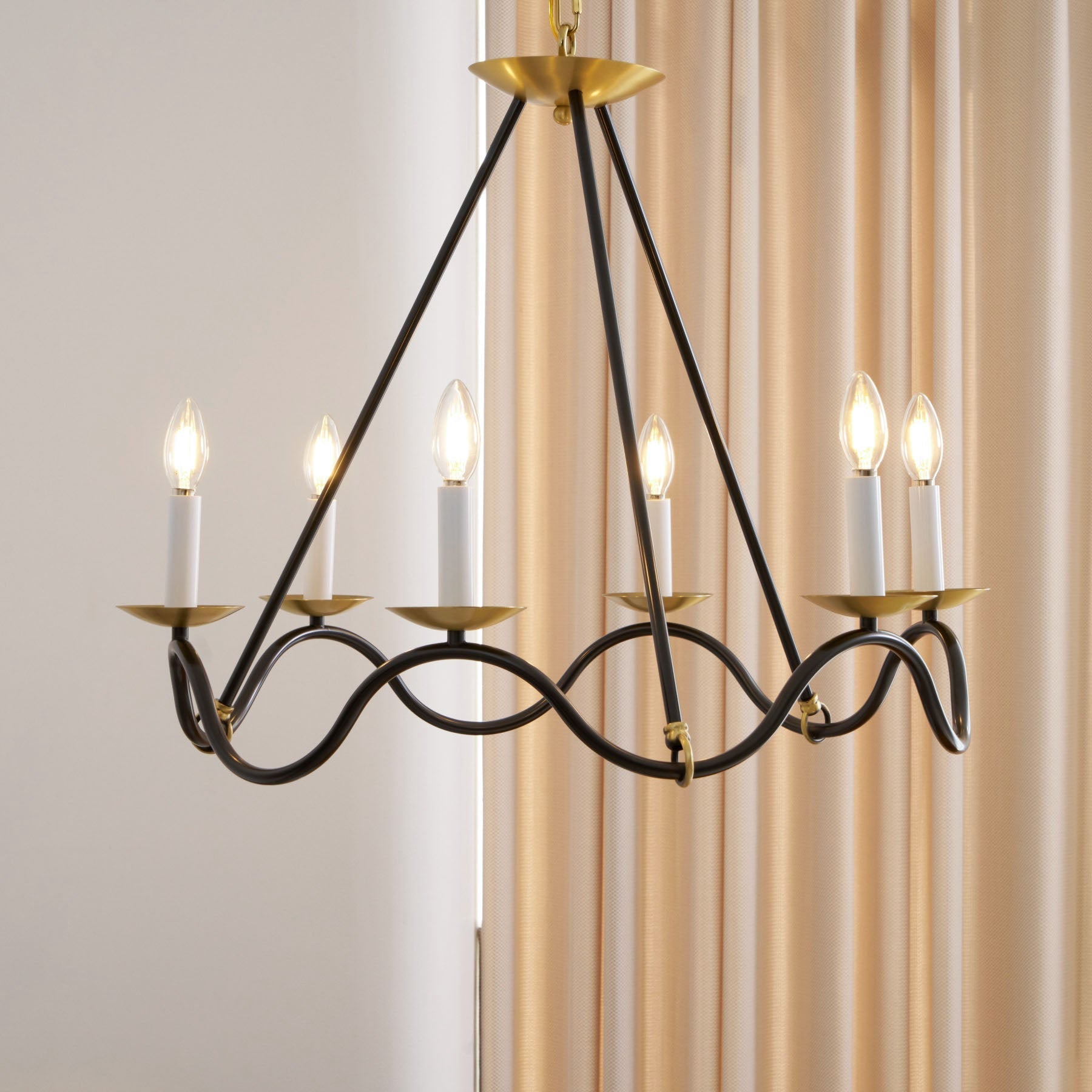 Evenor Elegance Vintage Brass Chandelier-Neutral Decor