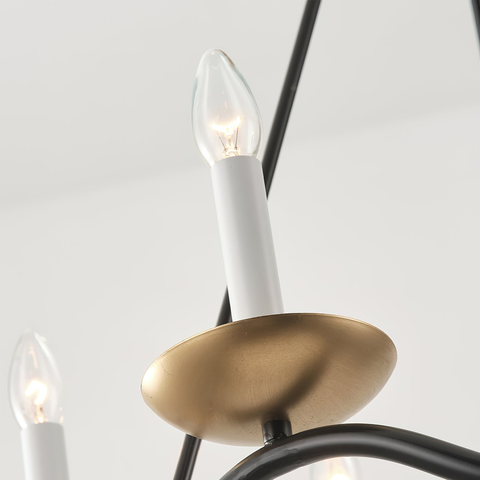 Evenor Elegance Vintage Brass Chandelier-Neutral Decor