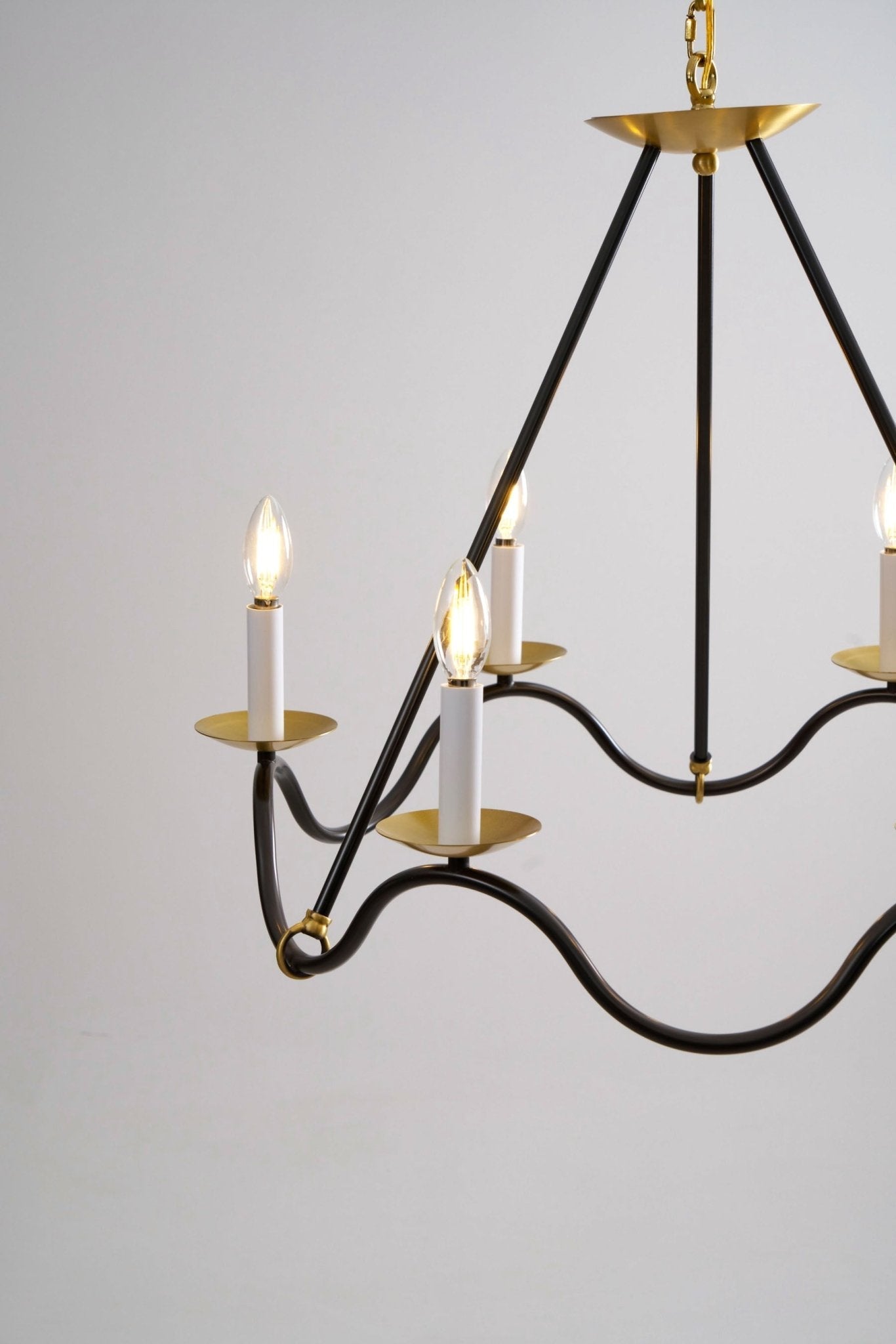 Evenor Elegance Vintage Brass Chandelier-Neutral Decor