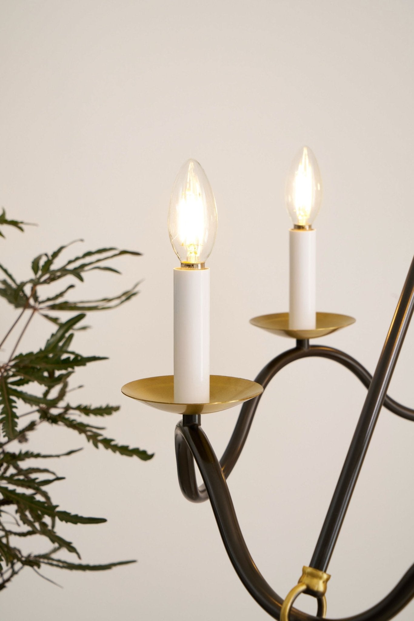 Evenor Elegance Vintage Brass Chandelier-Neutral Decor